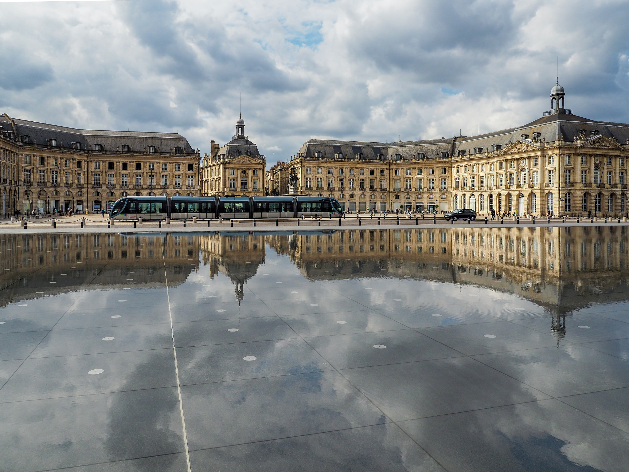 Olympus PEN-F + OLYMPUS M.12mm F2.0 sample photo. Miroir d'eau at place de la bourse in bordeaux photography