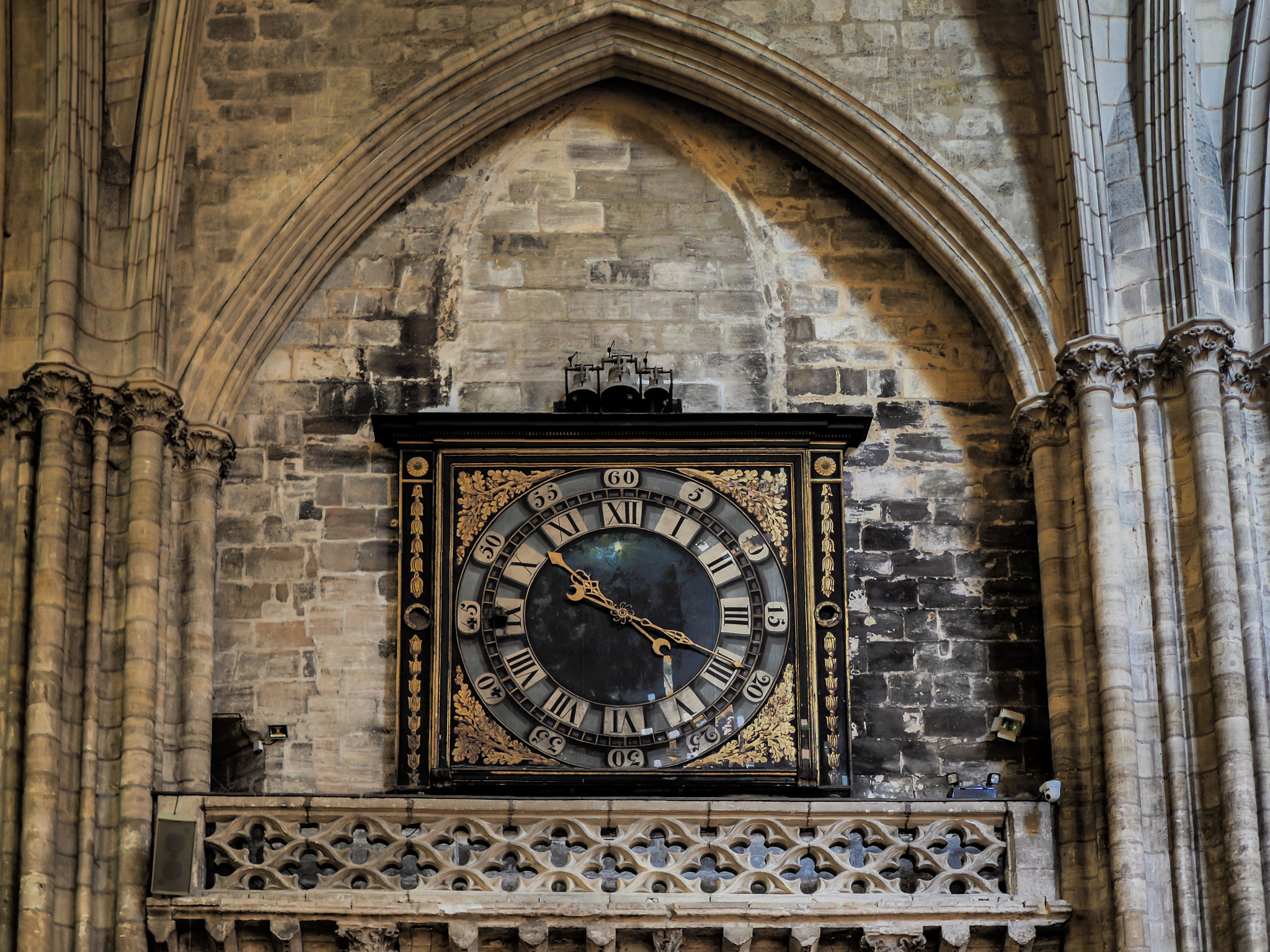 Olympus PEN-F + Olympus M.Zuiko Digital 25mm F1.8 sample photo. Old clock in the cathedral of st andrew in bordeaux photography