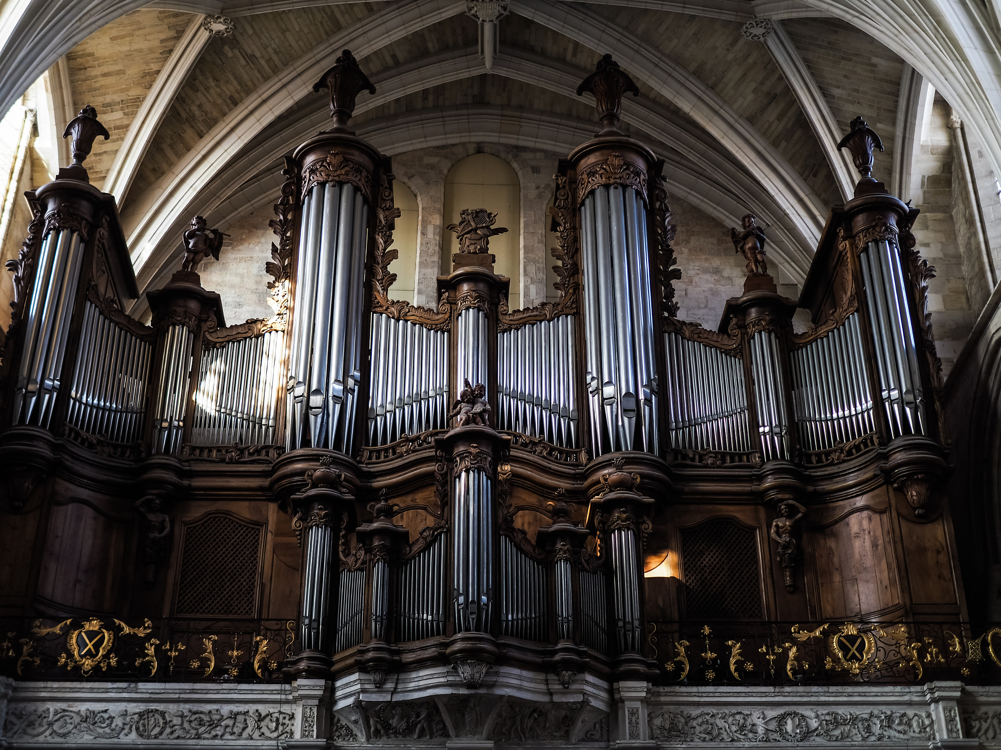 Olympus PEN-F + Olympus M.Zuiko Digital 25mm F1.8 sample photo. Organ in the cathedral of st andrew in bordeaux photography