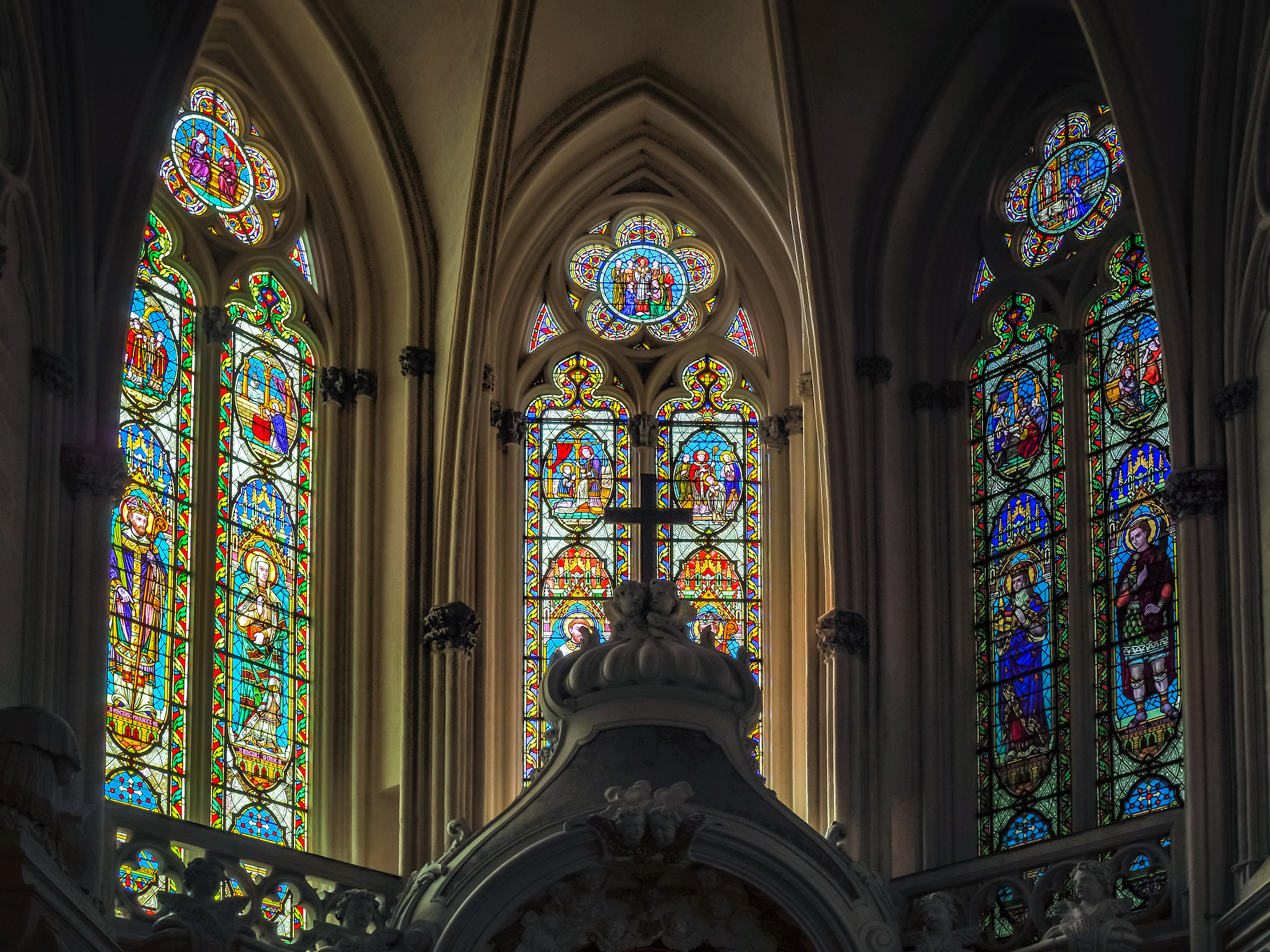 Olympus PEN-F + Olympus M.Zuiko Digital 25mm F1.8 sample photo. Stained glass windows in the cathedral of st andrew in bordeaux photography