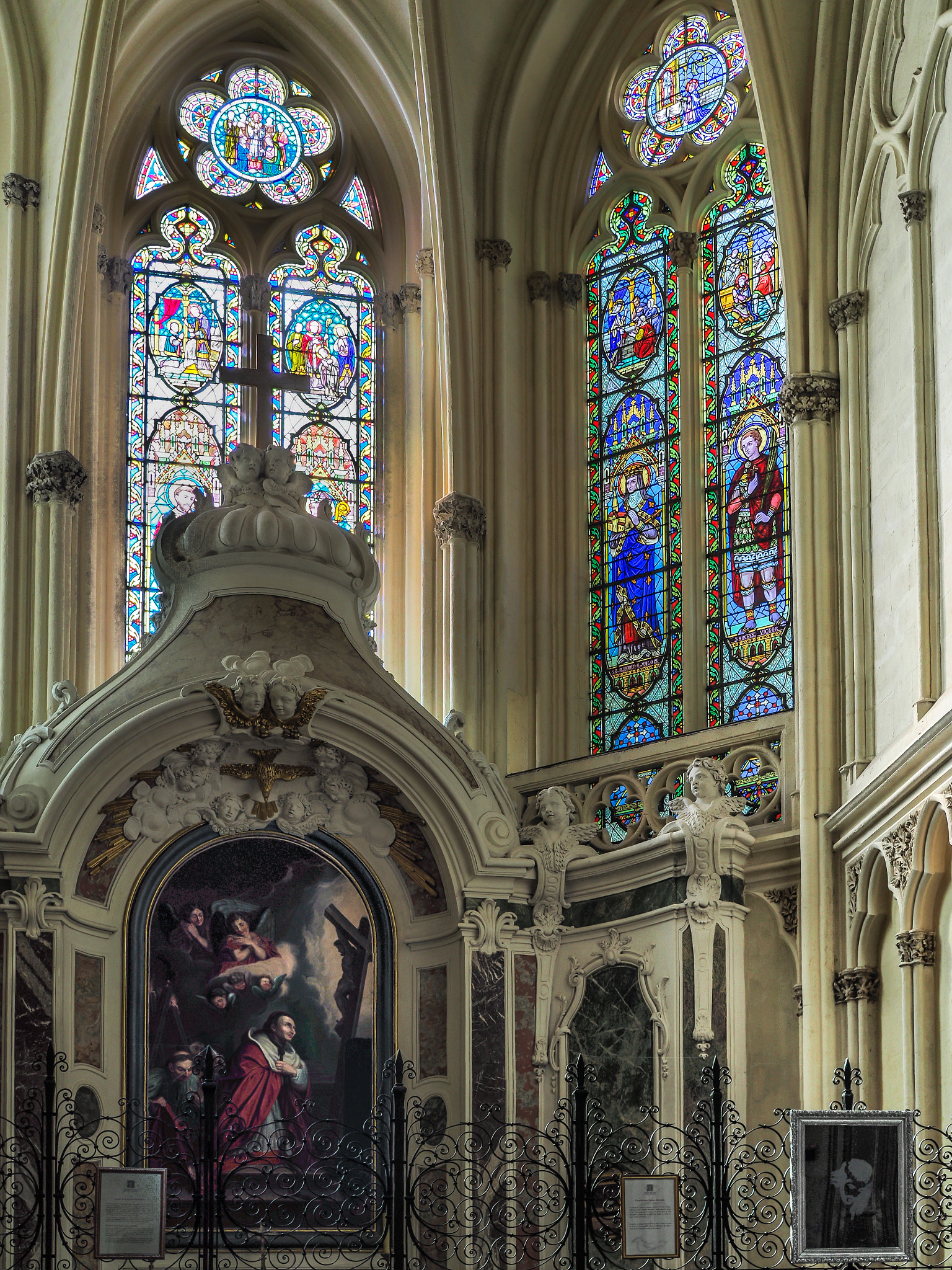 Olympus PEN-F + Olympus M.Zuiko Digital 25mm F1.8 sample photo. Stained glass windows in the cathedral of st andrew in bordeaux photography