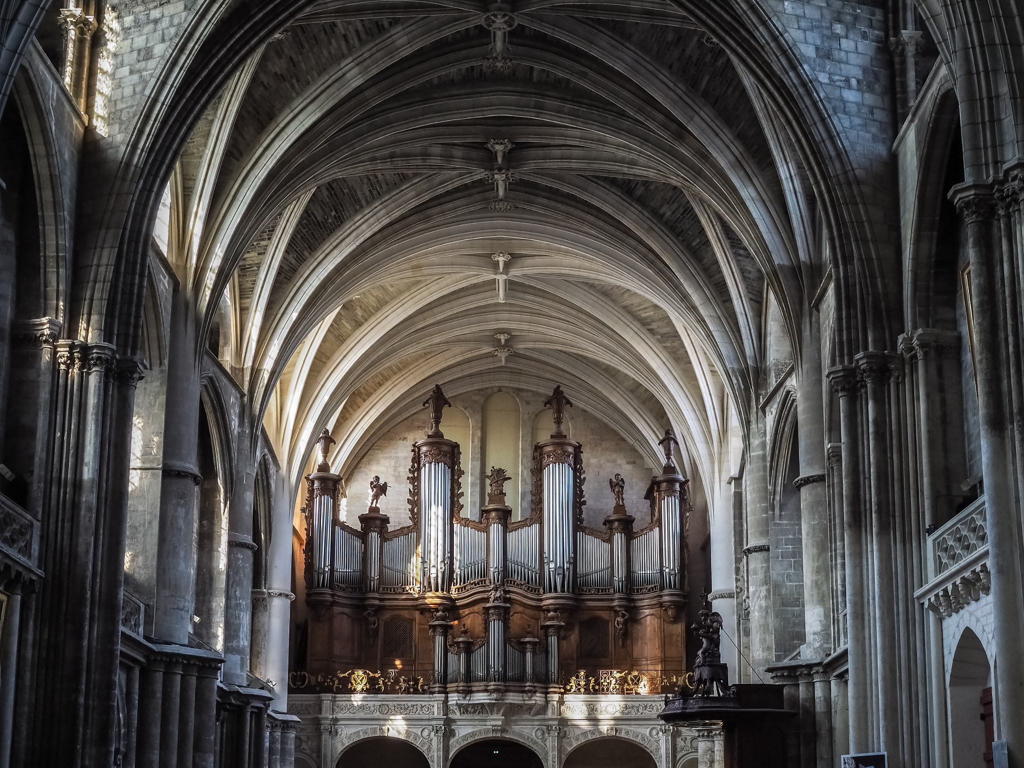 Olympus PEN-F + Olympus M.Zuiko Digital 25mm F1.8 sample photo. Organ in the cathedral of st andrew in bordeaux photography