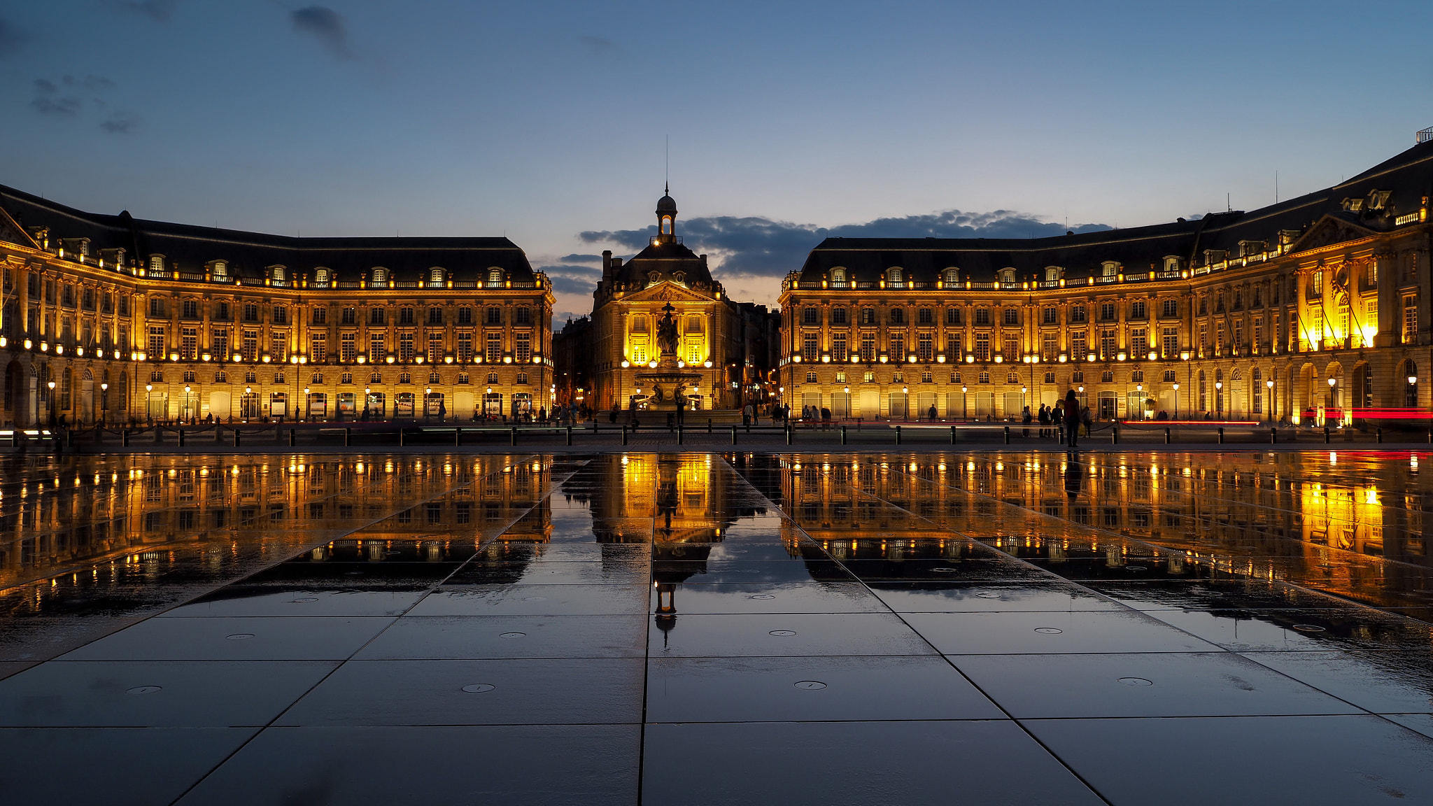 Olympus PEN-F + OLYMPUS M.12mm F2.0 sample photo. Miroir d'eau at place de la bourse in bordeaux photography