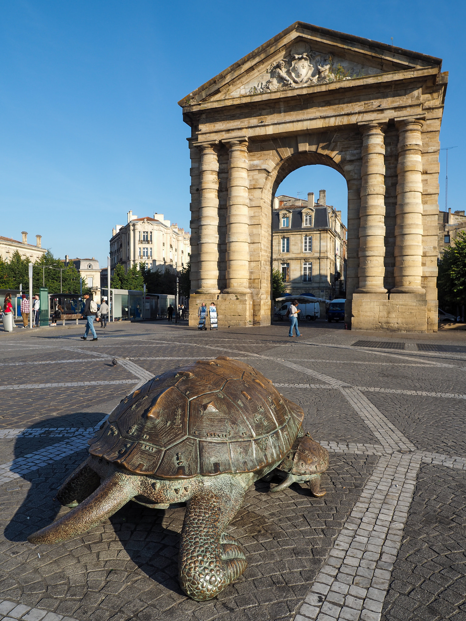 Olympus PEN-F + OLYMPUS M.12mm F2.0 sample photo. Bronze sculptures of an adult and young giant tortoise in place photography