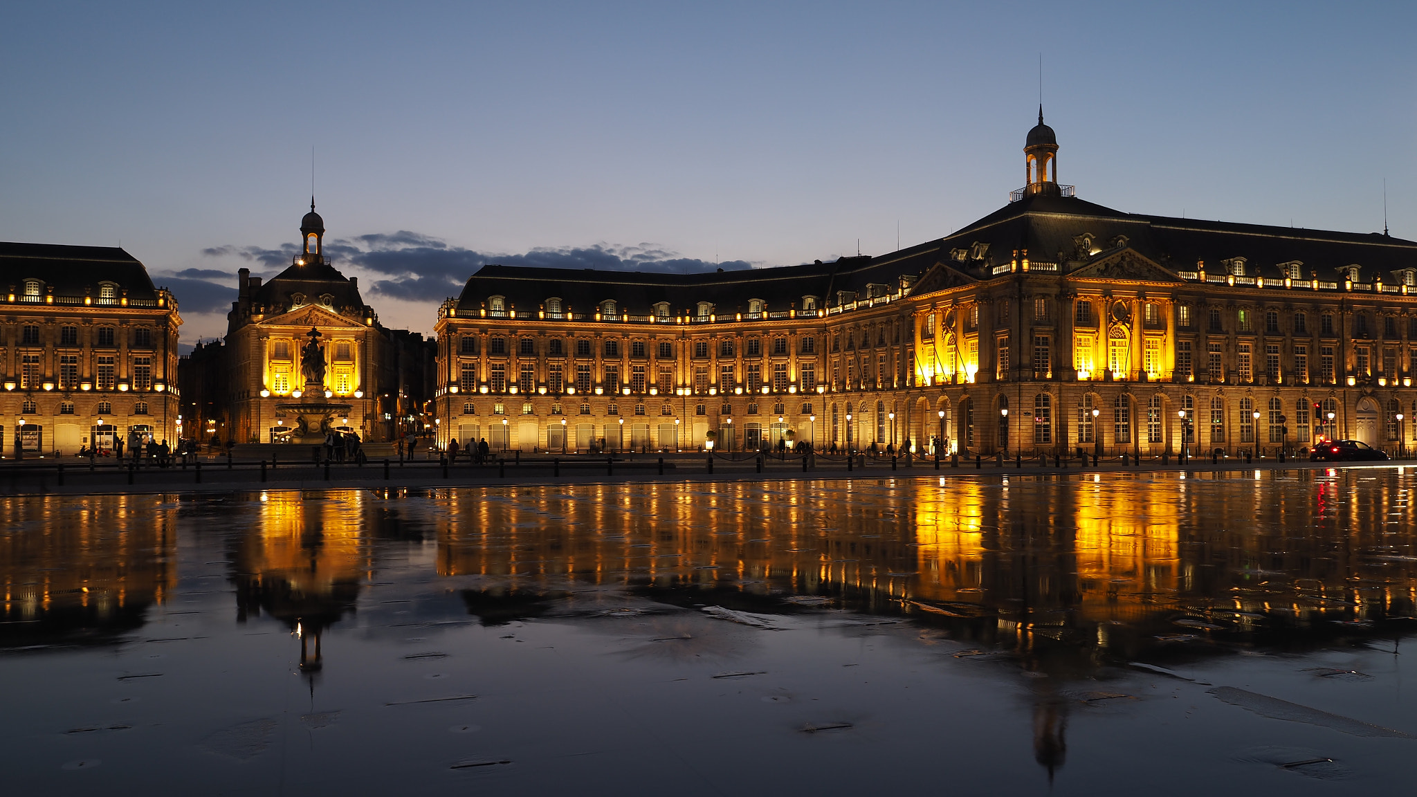 Olympus PEN-F + OLYMPUS M.12mm F2.0 sample photo. Miroir d'eau at place de la bourse in bordeaux photography