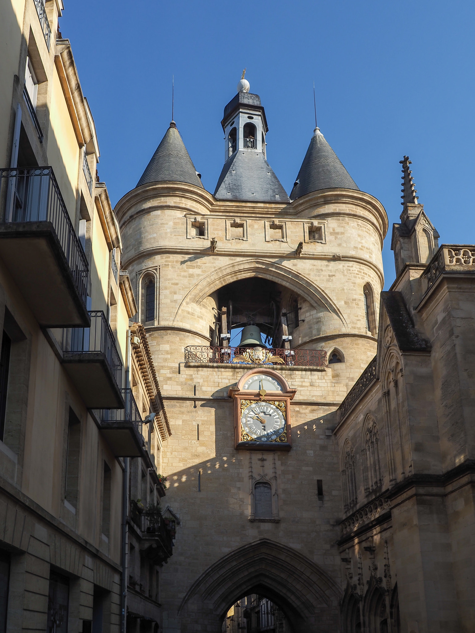 Olympus PEN-F + OLYMPUS M.12mm F2.0 sample photo. Morning sunshine on the gross cloche in bordeaux photography