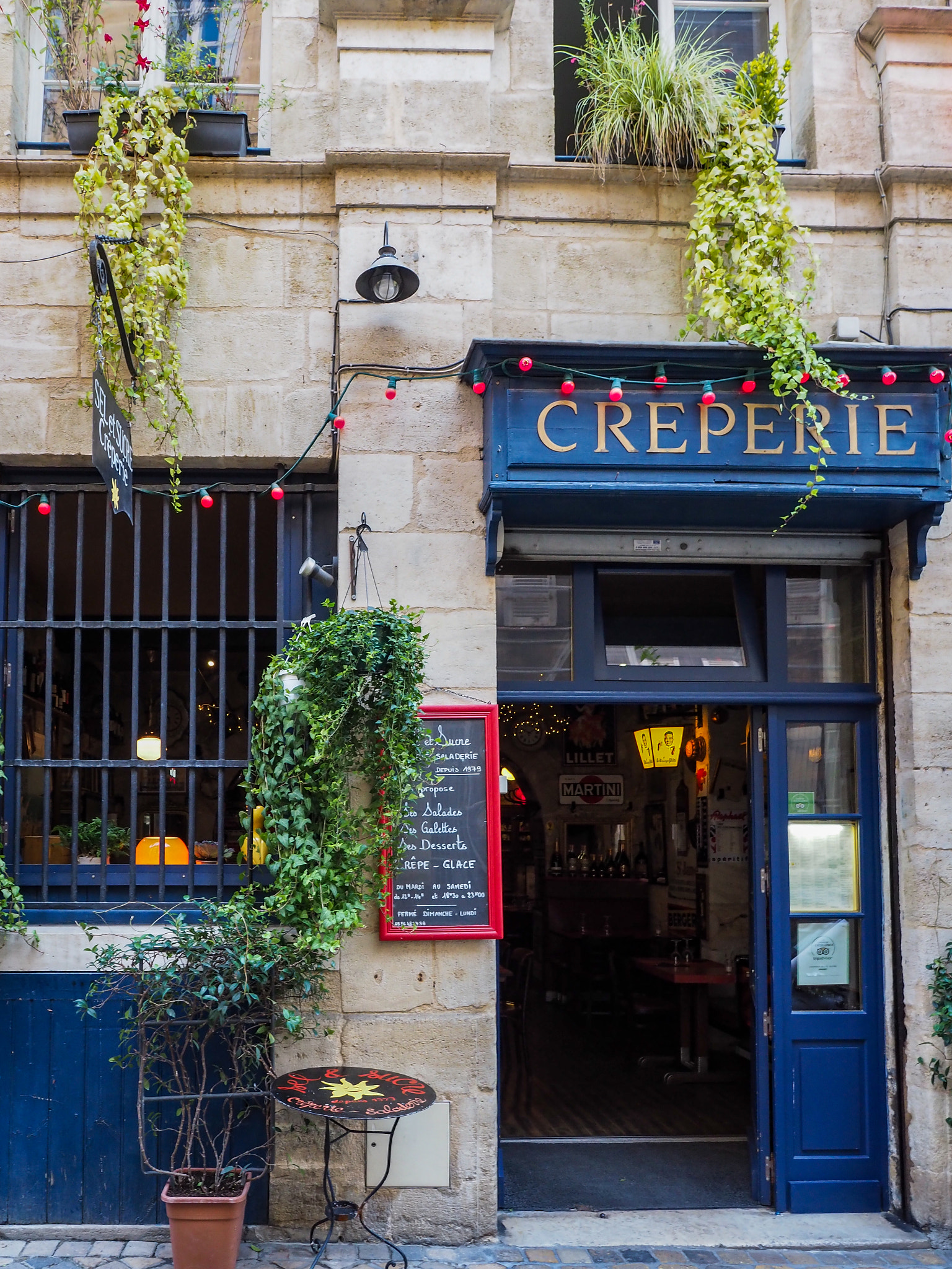 Olympus PEN-F + OLYMPUS M.12mm F2.0 sample photo. Creperie open for business in bordeaux photography