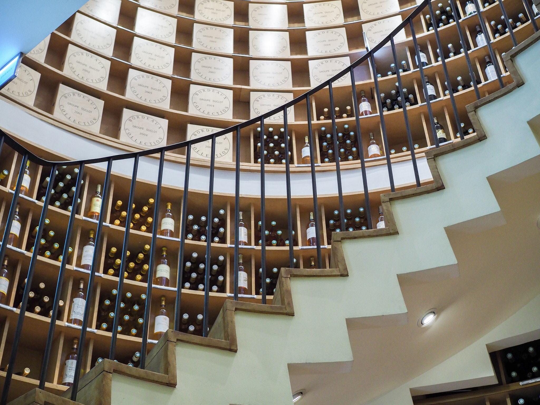 Olympus PEN-F + Olympus M.Zuiko Digital 25mm F1.8 sample photo. Interior view of l'intendant wine shop in bordeaux photography