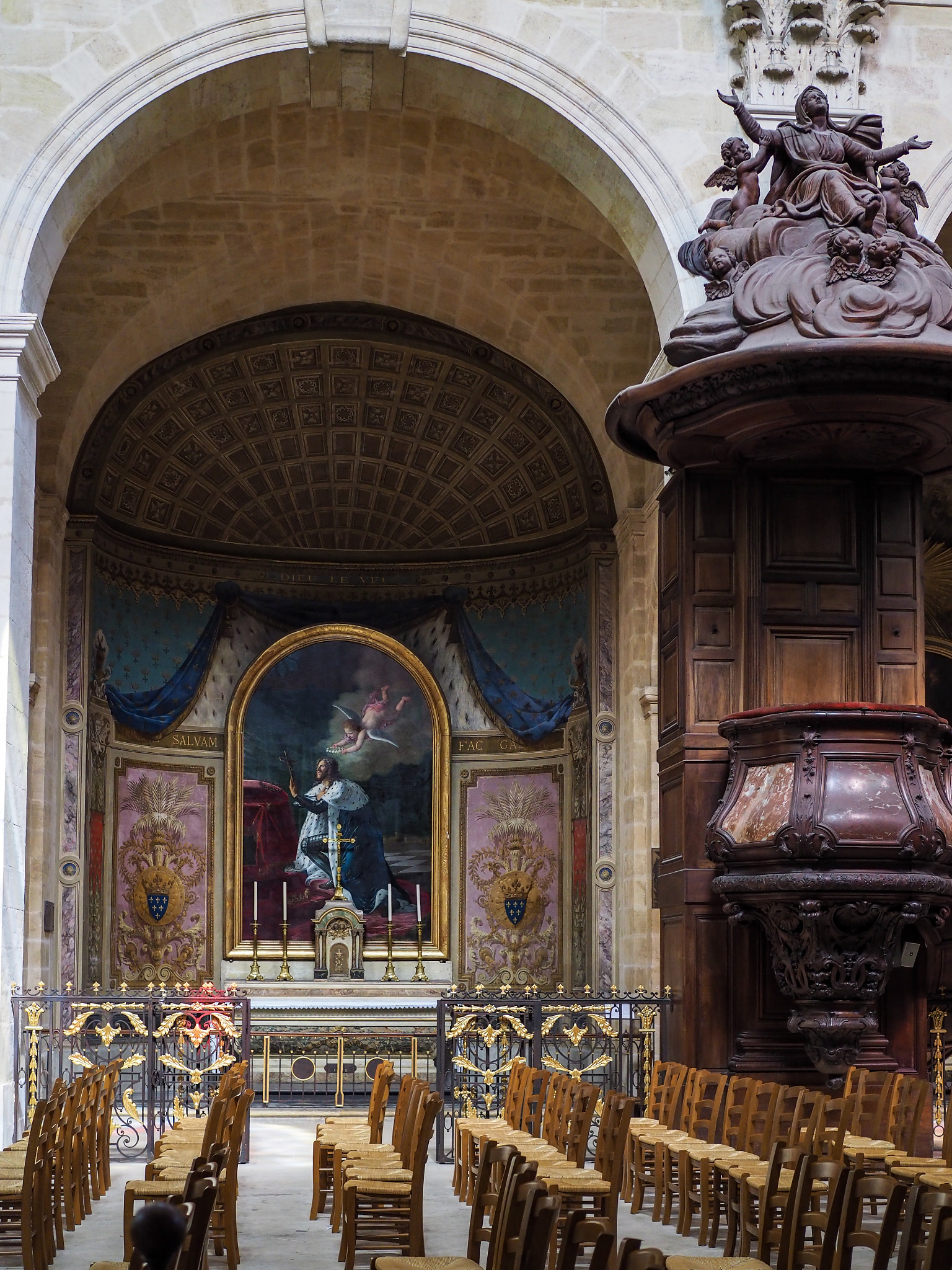 Olympus PEN-F + Olympus M.Zuiko Digital 25mm F1.8 sample photo. Interior view of an altar in the church of notre dame in bordeau photography