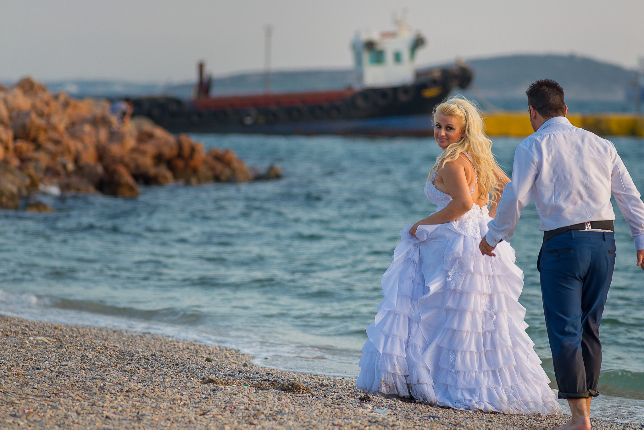Nikon D610 + AF Nikkor 180mm f/2.8 IF-ED sample photo. The bride and the sea photography
