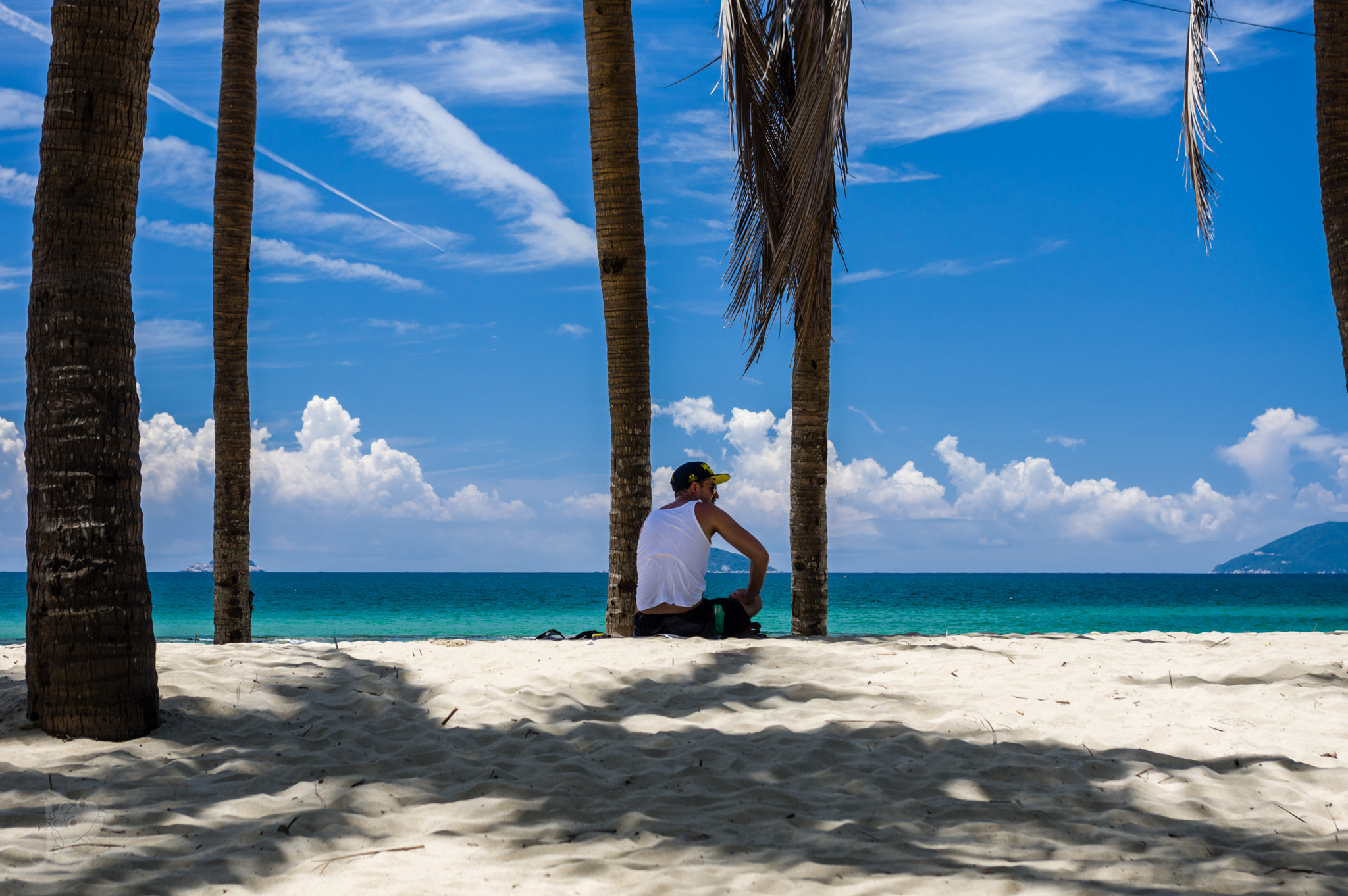 Pentax smc DA 18-55mm F3.5-5.6 AL WR sample photo. Beach boy photography
