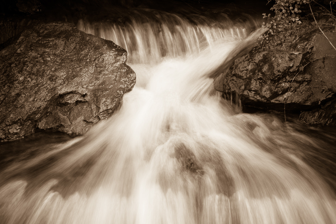 Sigma 18-250mm F3.5-6.3 DC OS HSM sample photo. Between a rock and a hard place photography