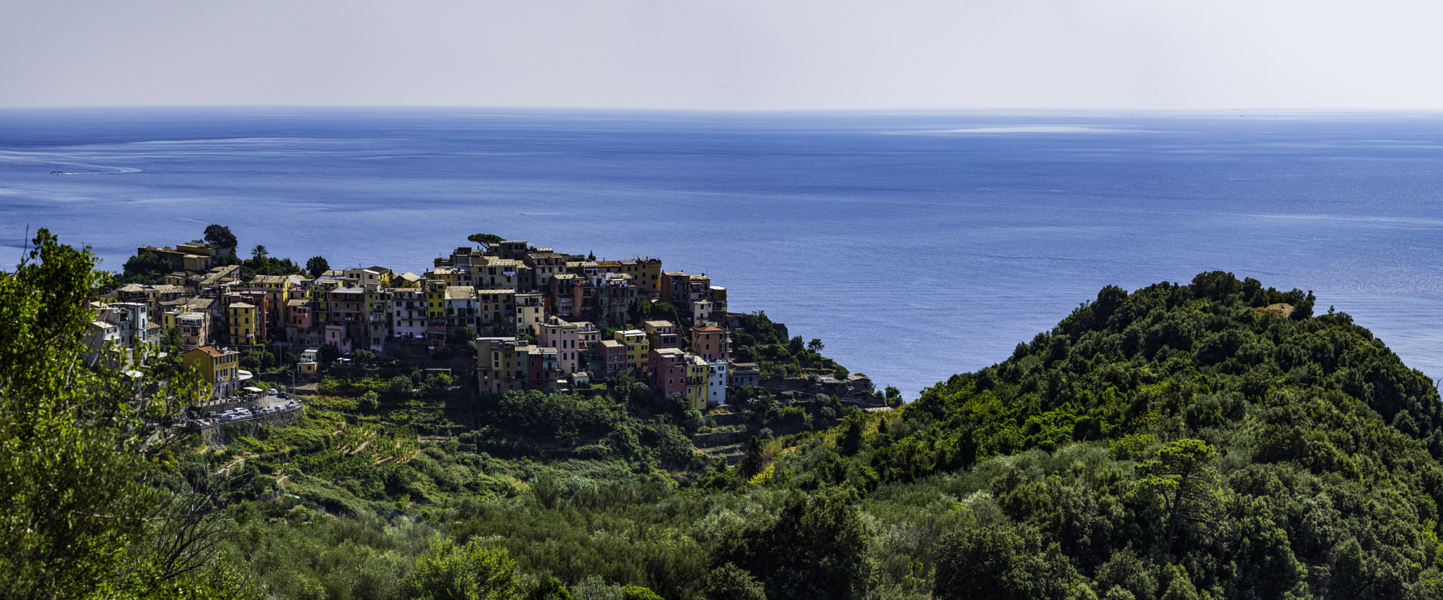 AF Zoom-Nikkor 28-105mm f/3.5-4.5D IF sample photo. Hiking over corniglia photography