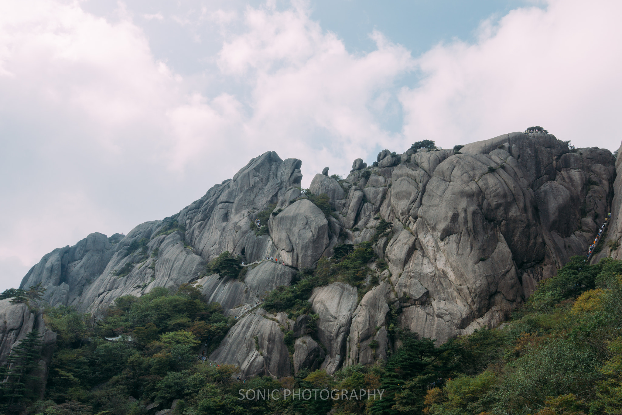 Sony SLT-A77 sample photo. 鳌鱼峰全景，黄山 photography