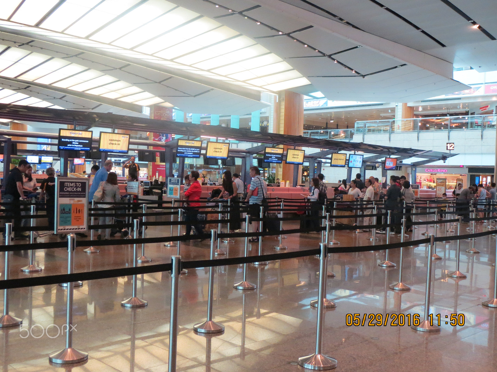 Canon PowerShot ELPH 530 HS (IXUS 510 HS / IXY 1) sample photo. Singapore changi airport photography