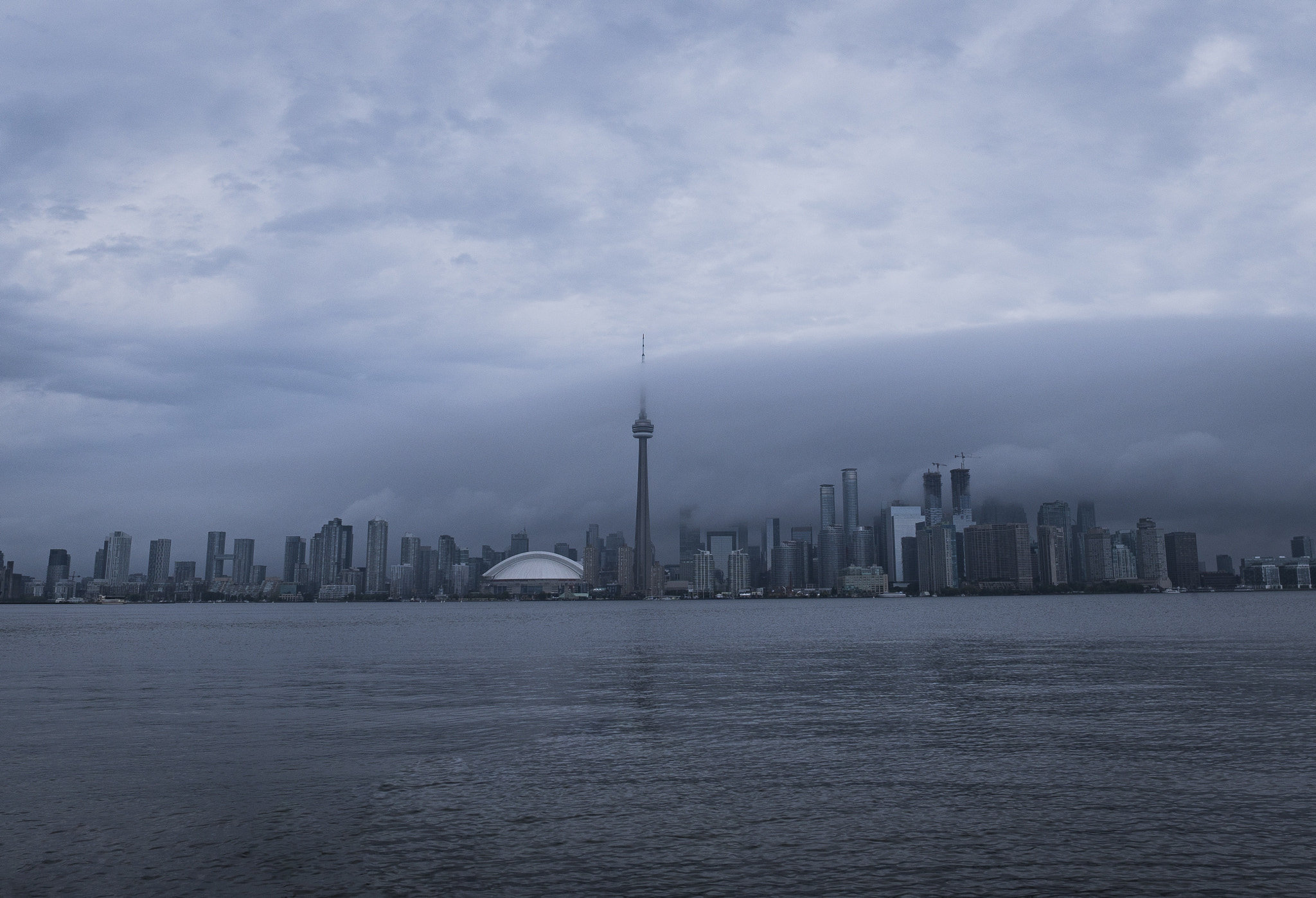 Sony a6300 + ZEISS Touit 12mm F2.8 sample photo. Rolling clouds photography