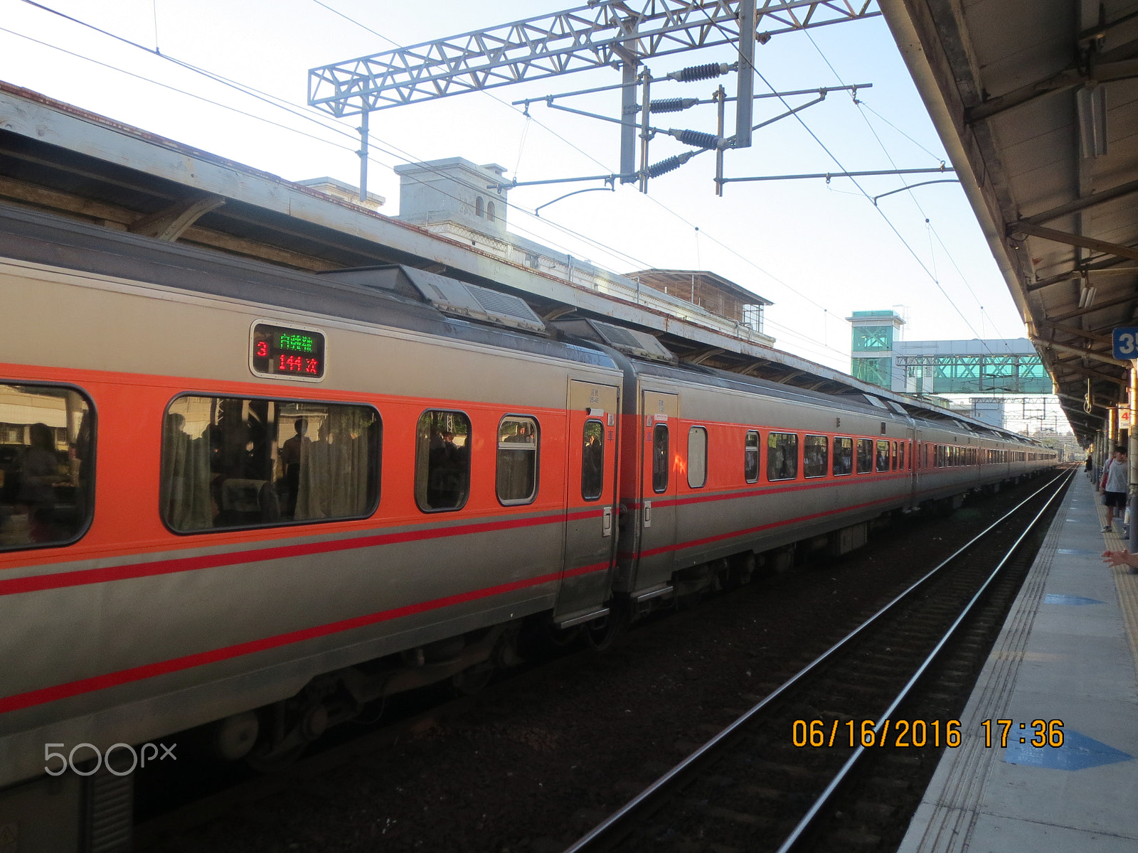 Canon PowerShot ELPH 530 HS (IXUS 510 HS / IXY 1) sample photo. Train photography