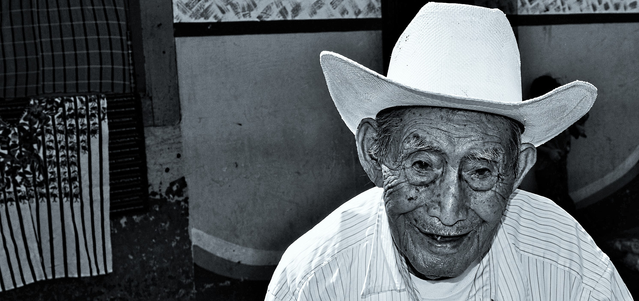 Nikon D610 + Sigma 28-70mm F2.8 EX sample photo. (portrait market) photography