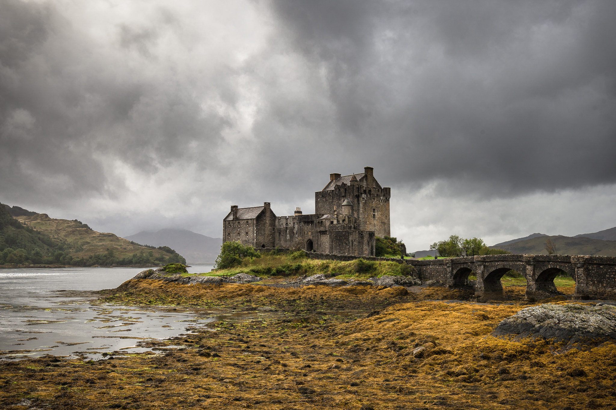 Sony a7 II + Canon EF 16-35mm F4L IS USM sample photo. -eilean donan castle- photography
