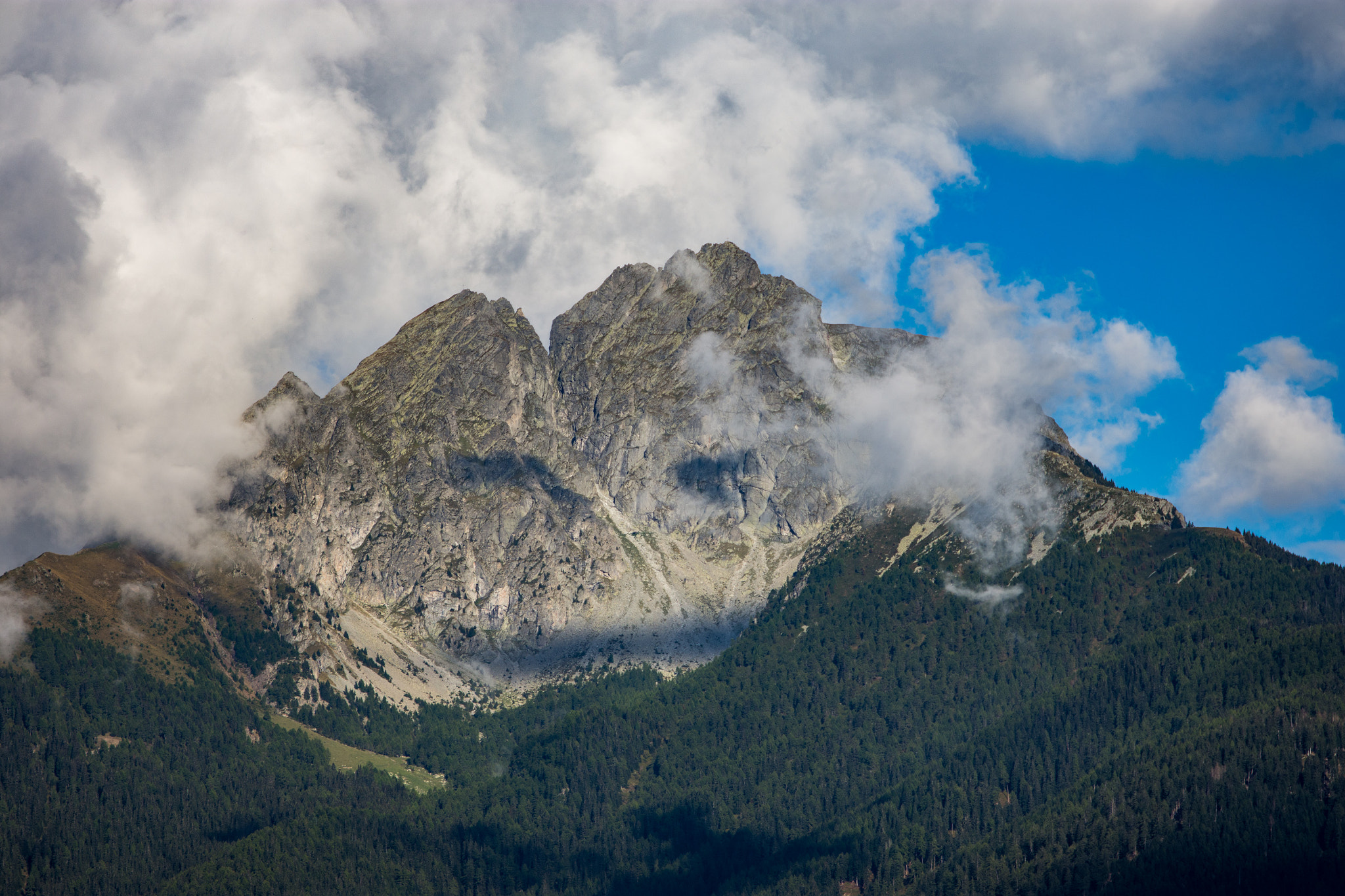 Tamron SP 70-200mm F2.8 Di VC USD sample photo. Smiling mountains photography