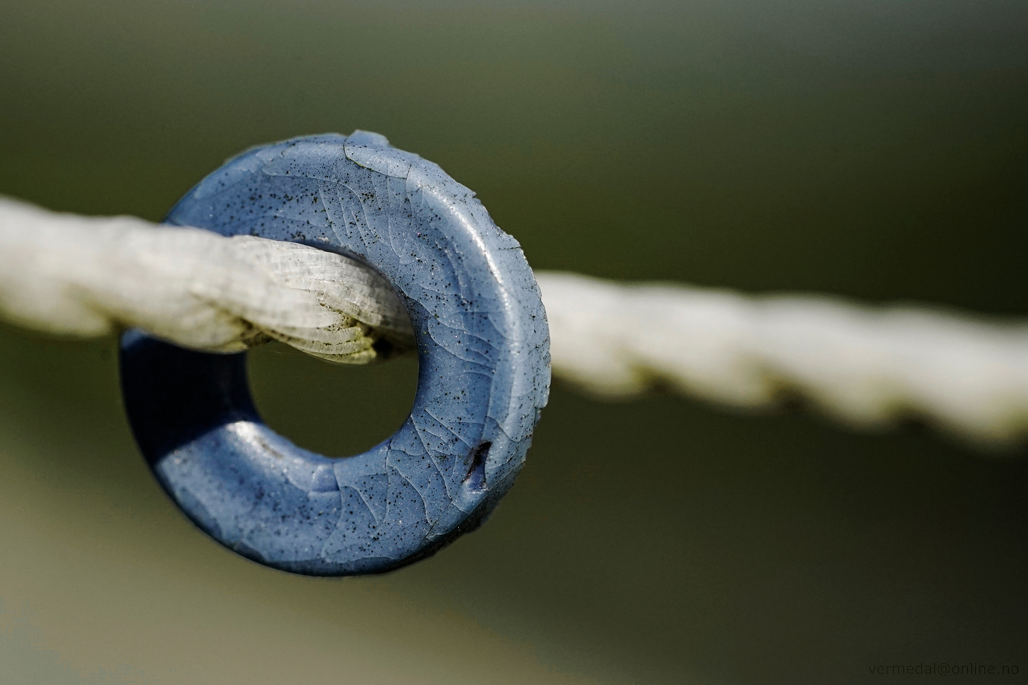 Sony a7 II + Sony FE 90mm F2.8 Macro G OSS sample photo. Rope and ring photography