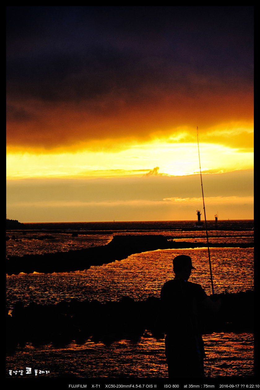 Fujifilm X-T1 + Fujifilm XC 50-230mm F4.5-6.7 OIS II sample photo. Sunset with fishing man photography