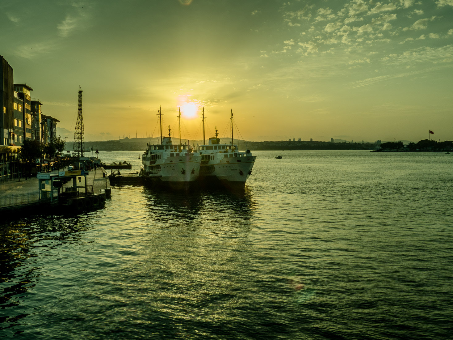 Olympus PEN-F sample photo. Sunrise İn istanbul photography