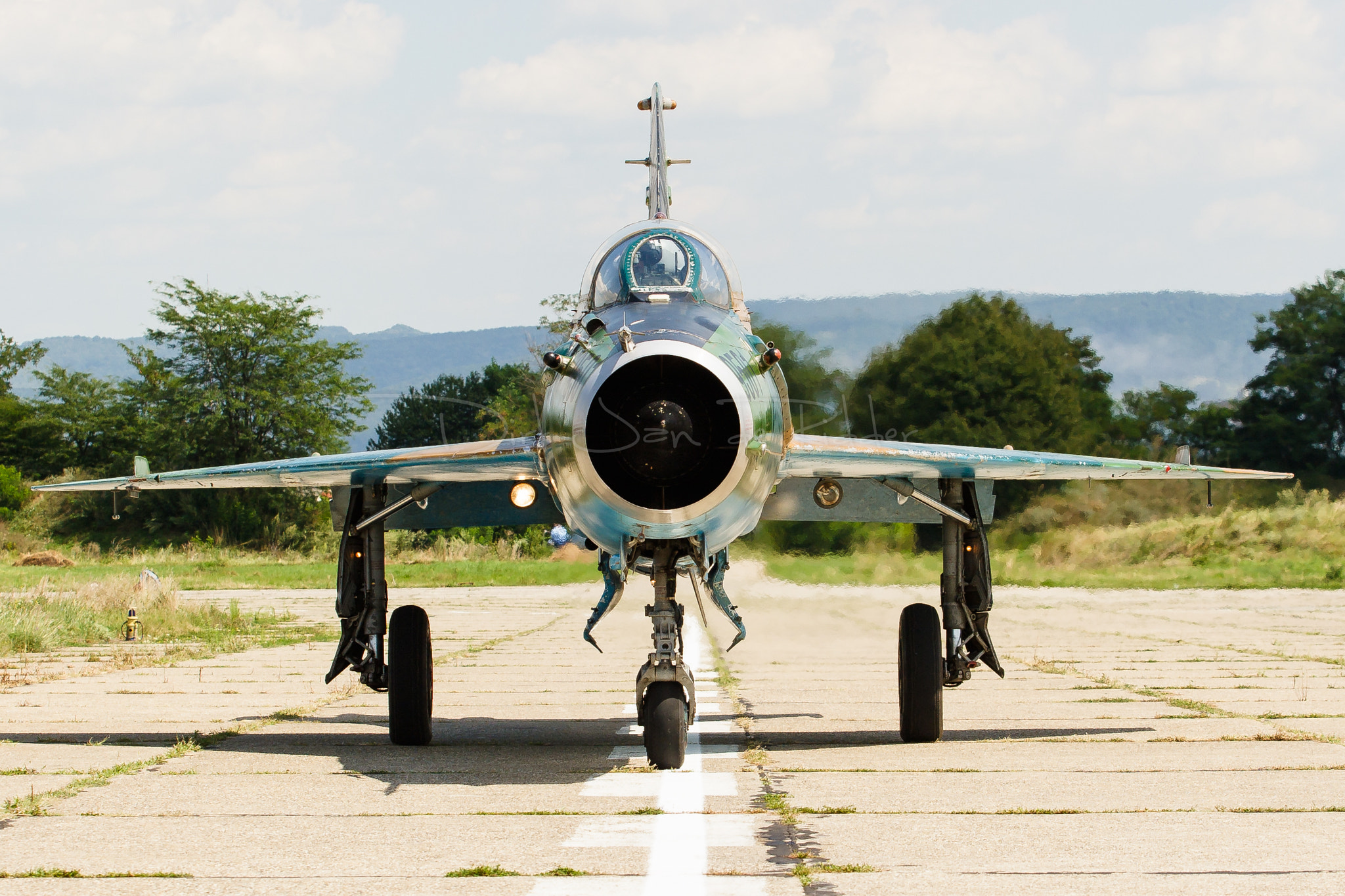 Canon EOS 20D + Canon EF 70-200mm F2.8L USM sample photo. Romanian air force mig-21 lancer b 9501 photography
