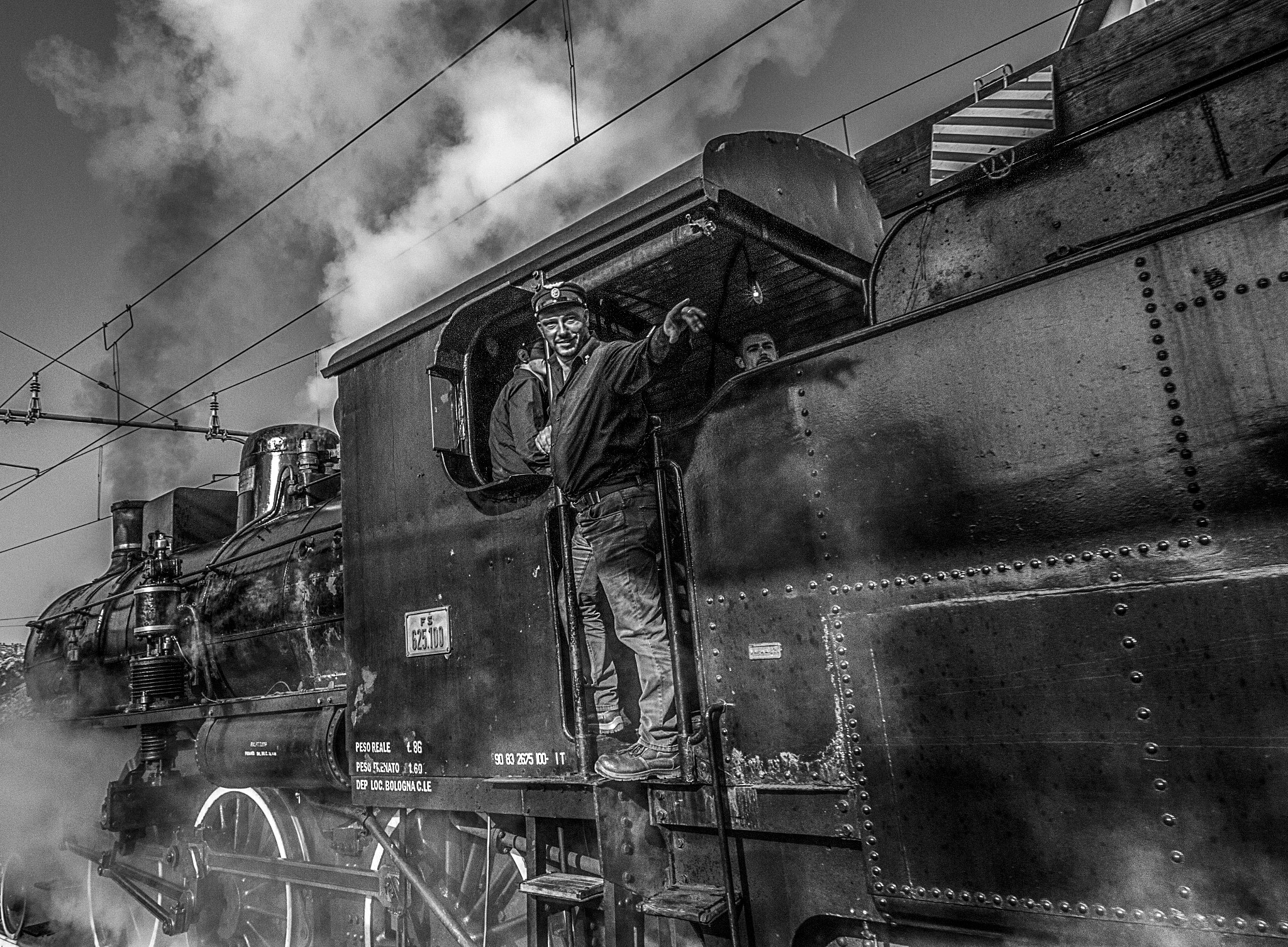 Sigma 8-16mm F4.5-5.6 DC HSM sample photo. Harry potter train? photography