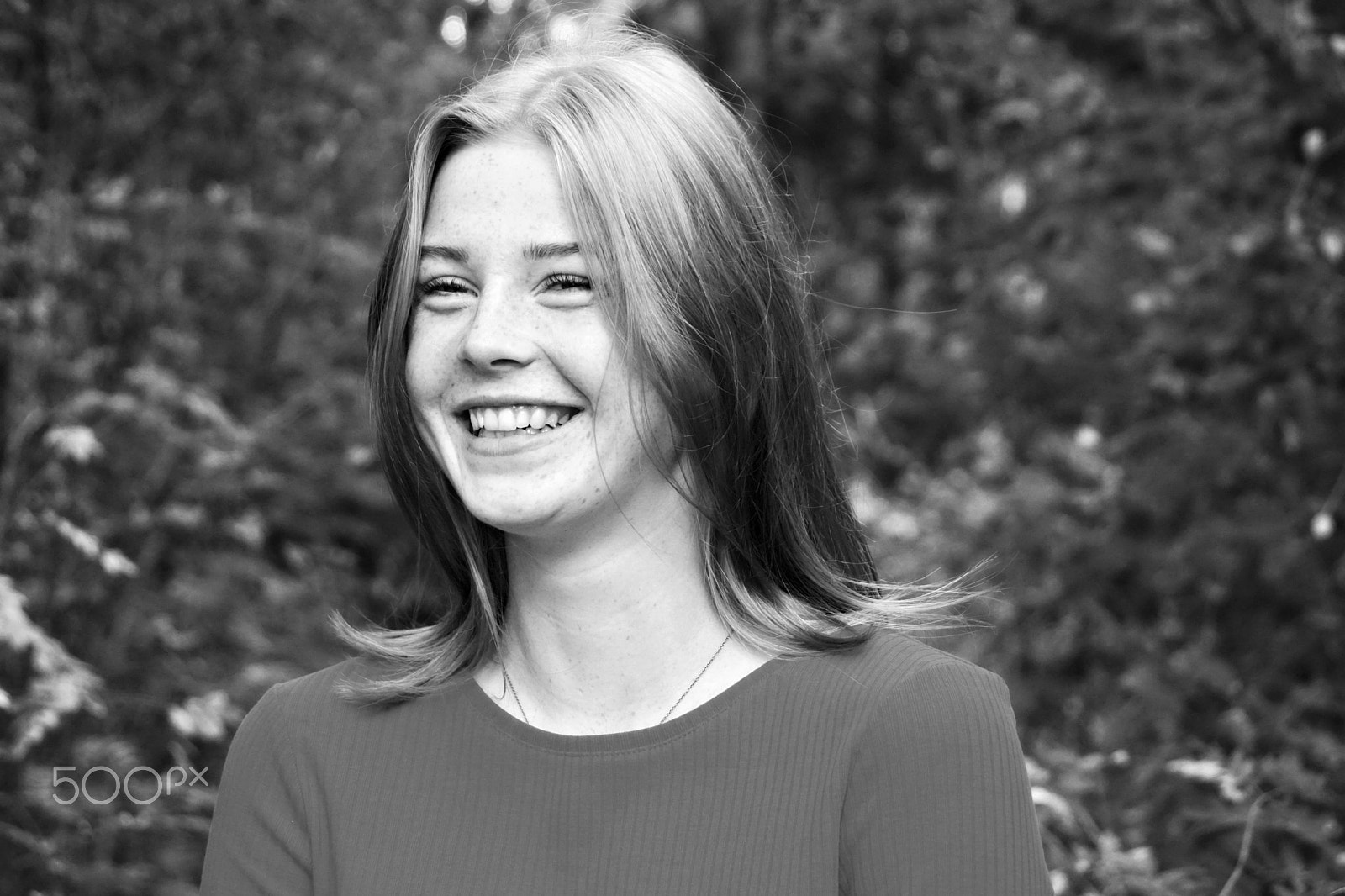 Sony DT 18-200mm F3.5-6.3 sample photo. Beauty smiling photography