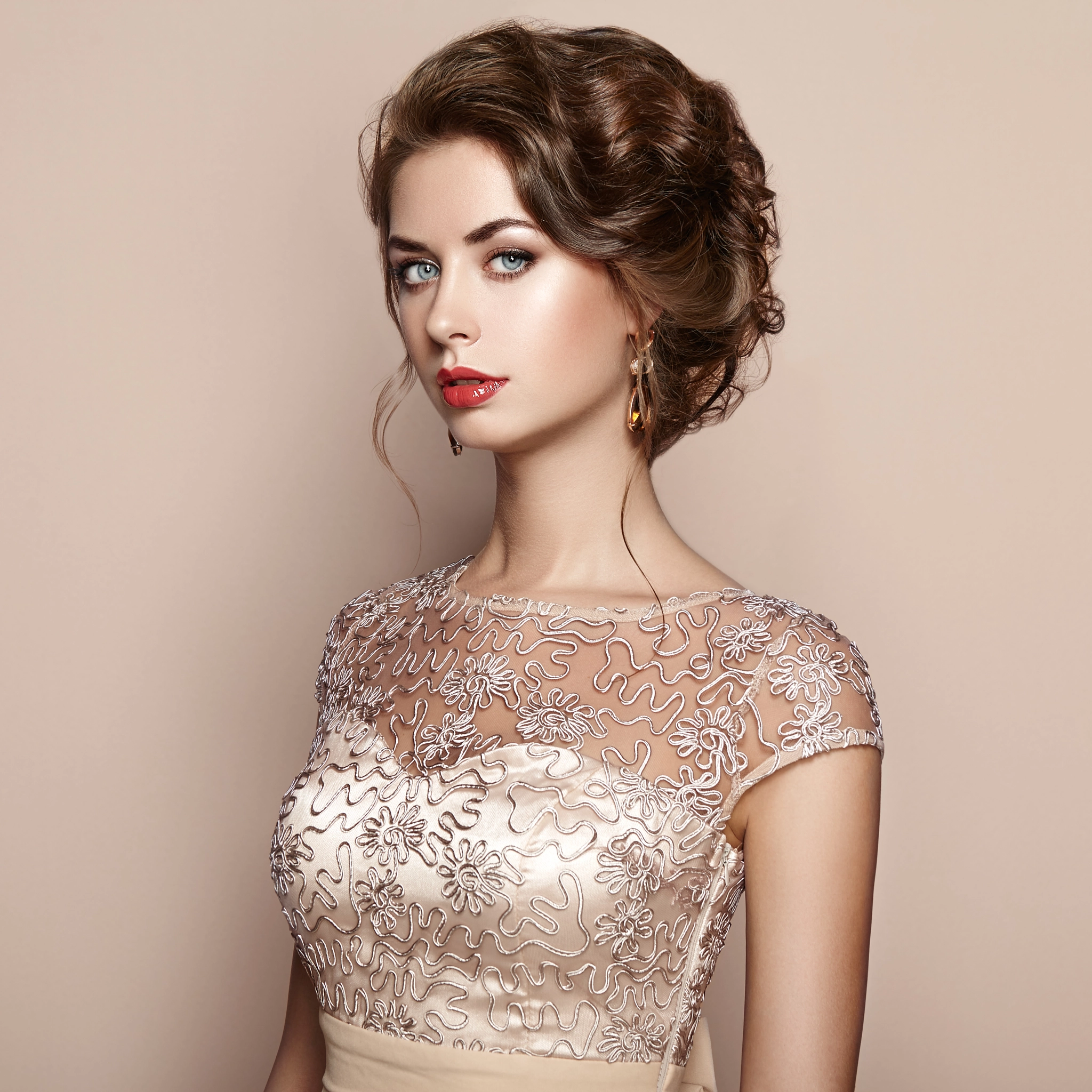 Canon EF 100mm F2.8L Macro IS USM sample photo. Fashion portrait of beautiful woman in elegant dress photography