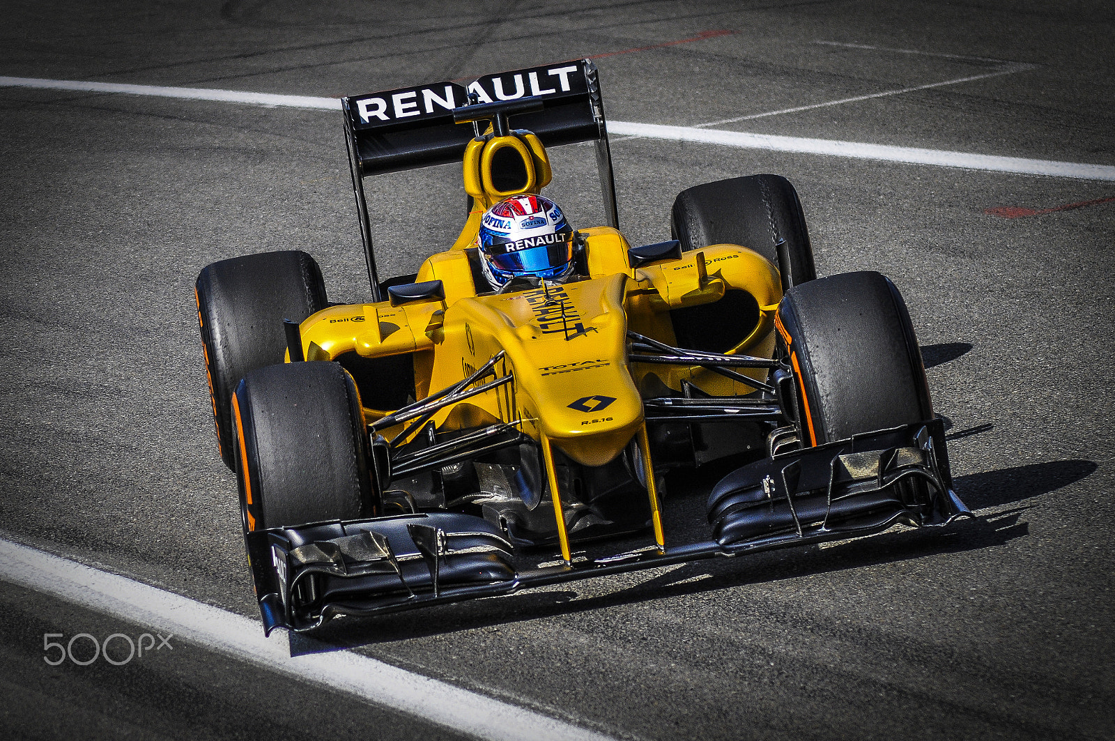 Nikon D5000 sample photo. Renault rs16 f1 photography