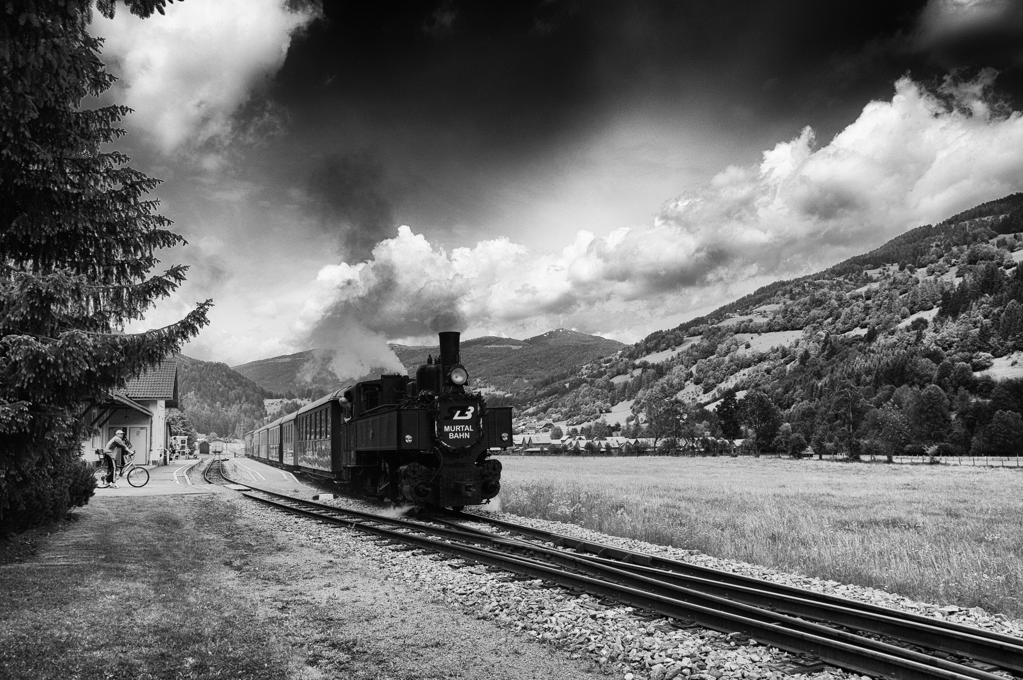 Sigma AF 10-20mm F4-5.6 EX DC sample photo. Train... photography