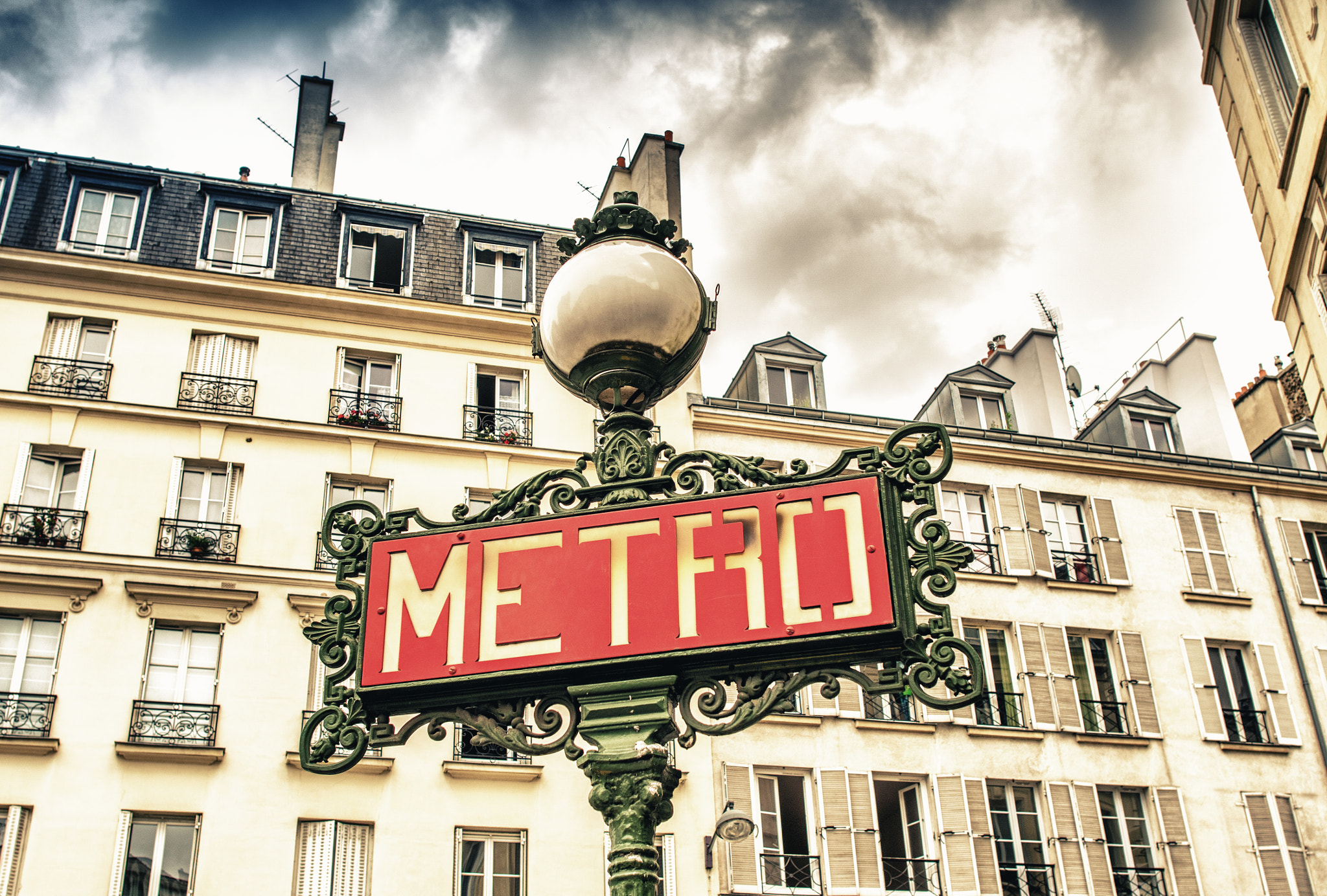 Nikon D5300 + Nikon AF-S Nikkor 24mm F1.4G ED sample photo. Paris, france - retro metro station sign. subway train entrance photography