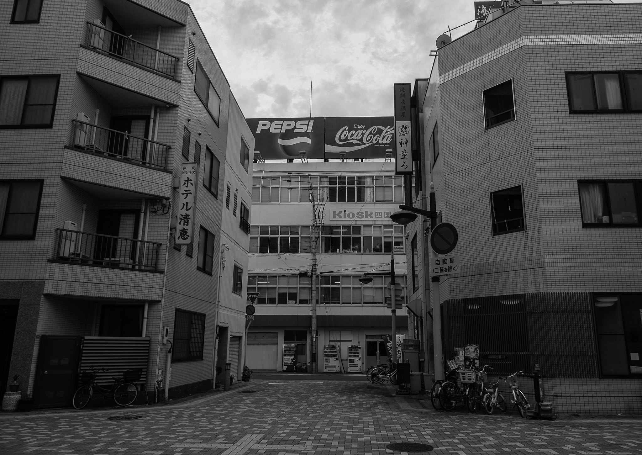 Ricoh GXR A16 sample photo. No beverage war here photography