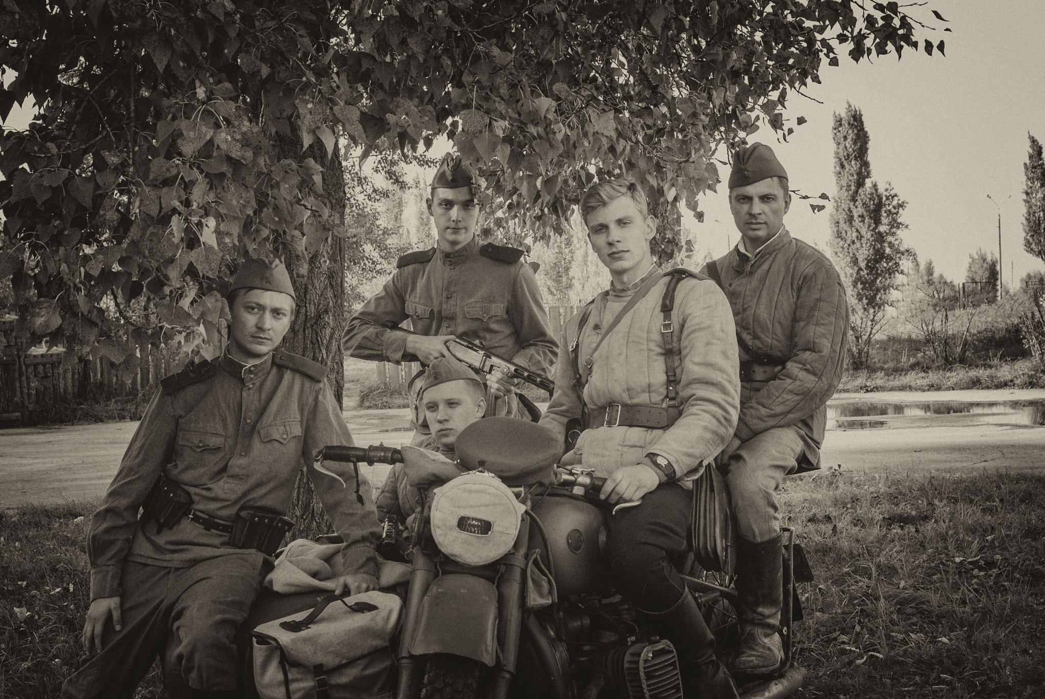 AF Zoom-Nikkor 35-70mm f/3.3-4.5 N sample photo. Soldiers photography