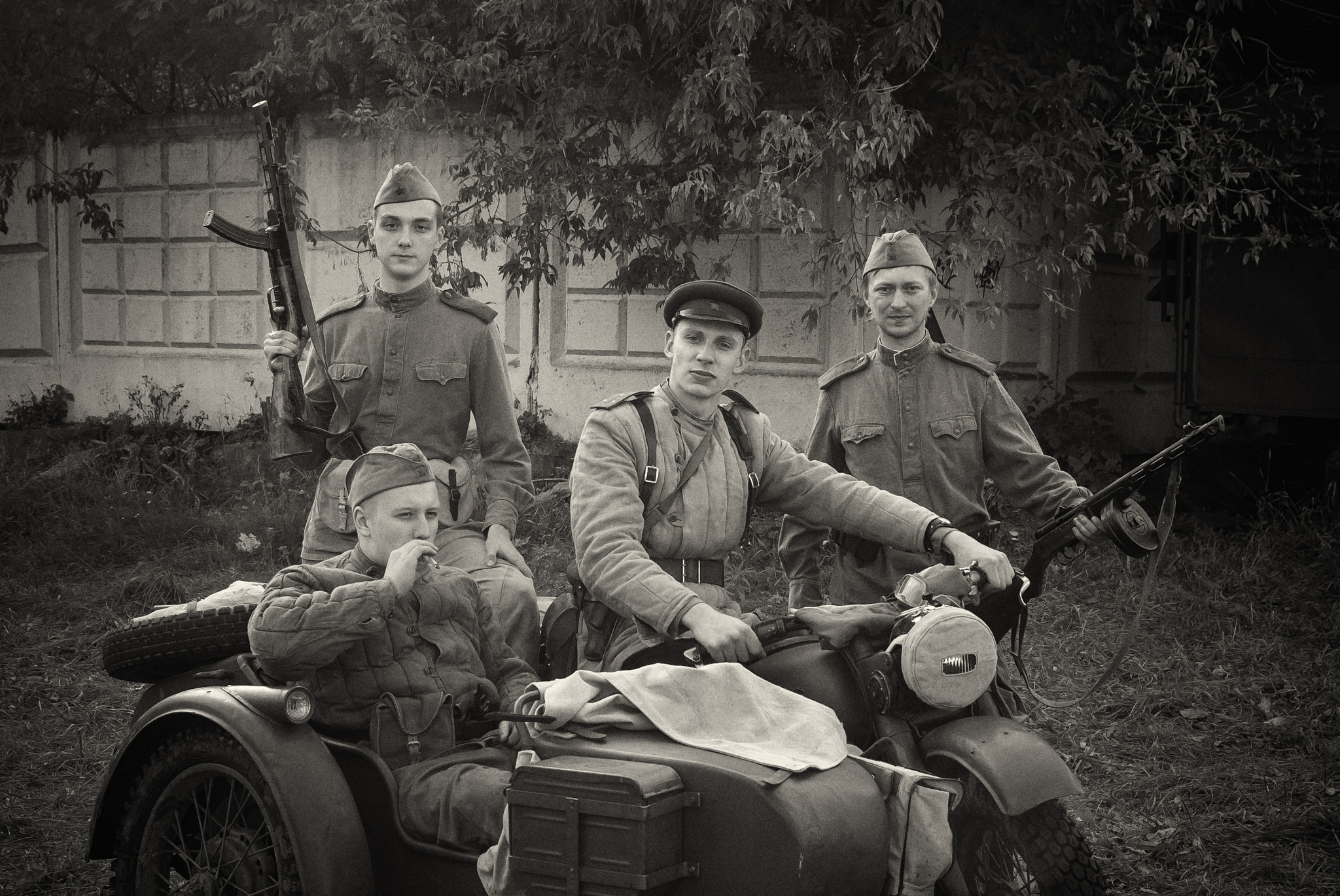 AF Zoom-Nikkor 35-70mm f/3.3-4.5 N sample photo. Soldiers photography
