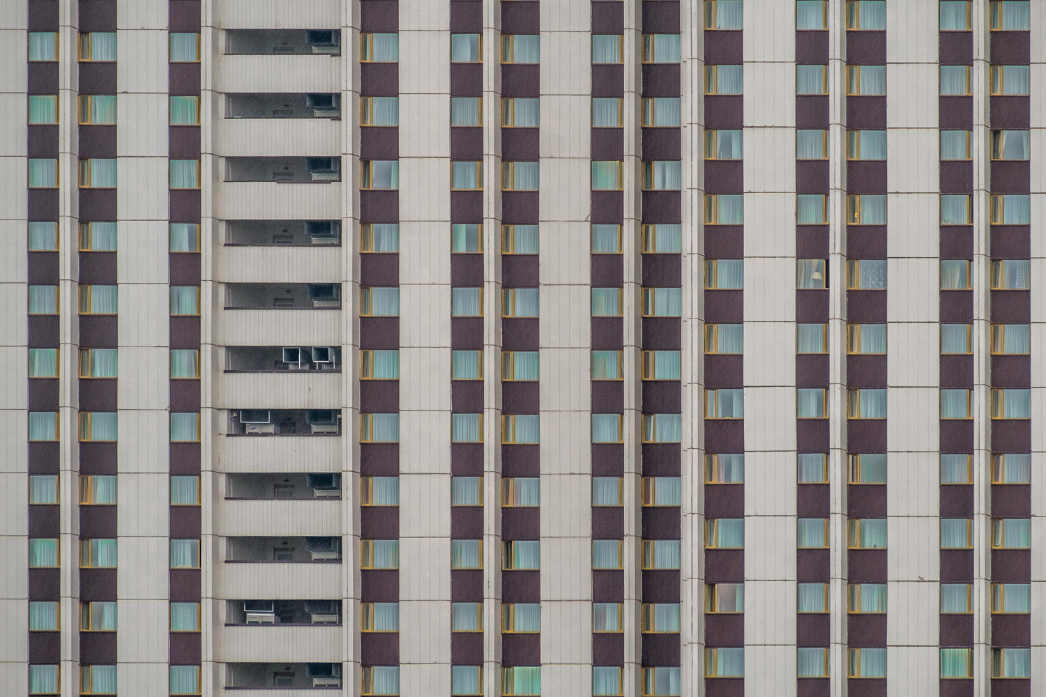 Fujifilm X-E1 + Fujifilm XC 50-230mm F4.5-6.7 OIS sample photo. Windows photography