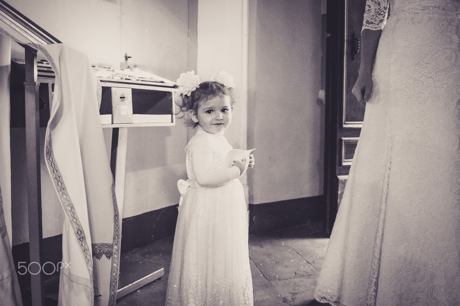 Sigma 20mm EX f/1.8 sample photo. Little bridemaid photography