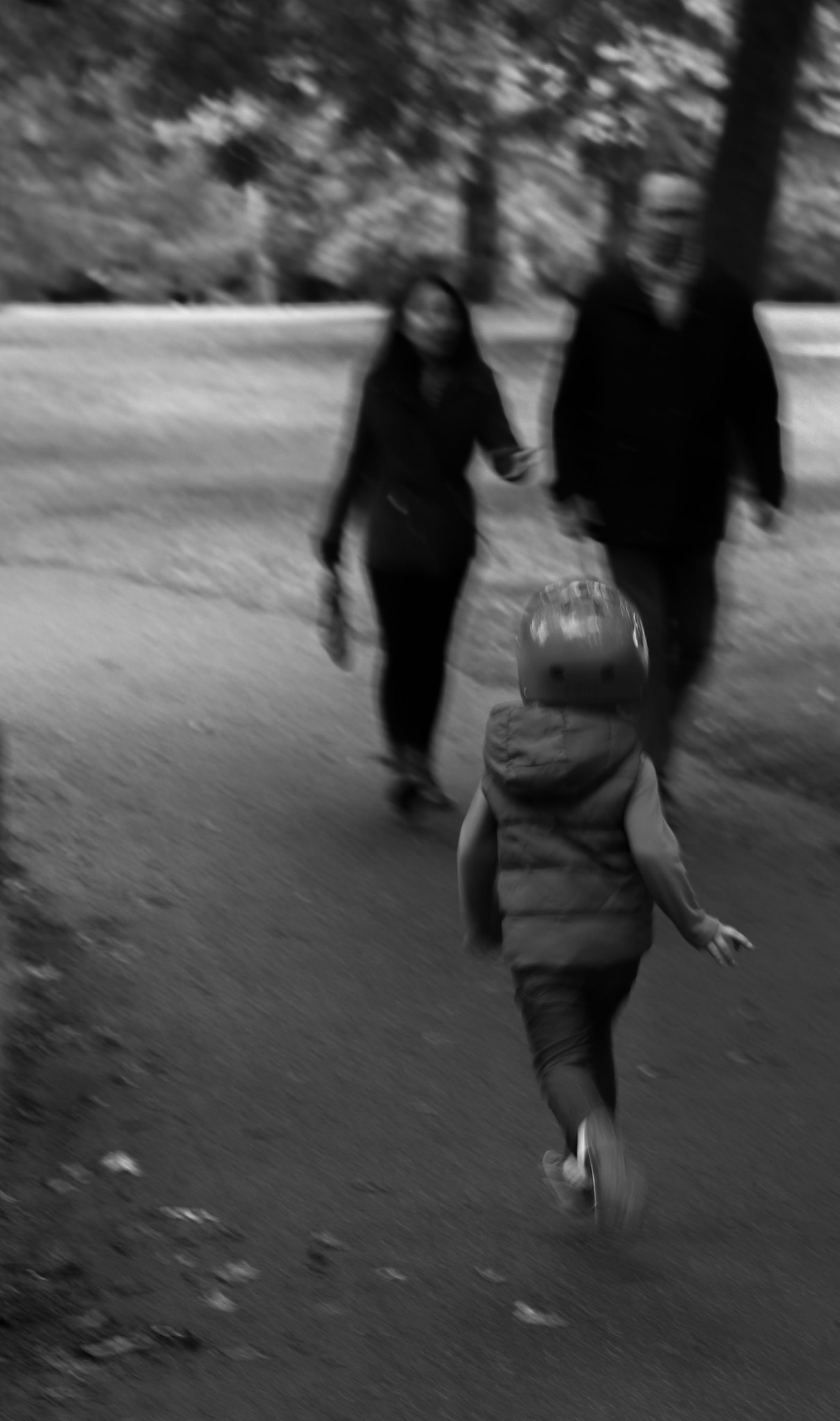 EF75-300mm f/4-5.6 sample photo. Running away photography