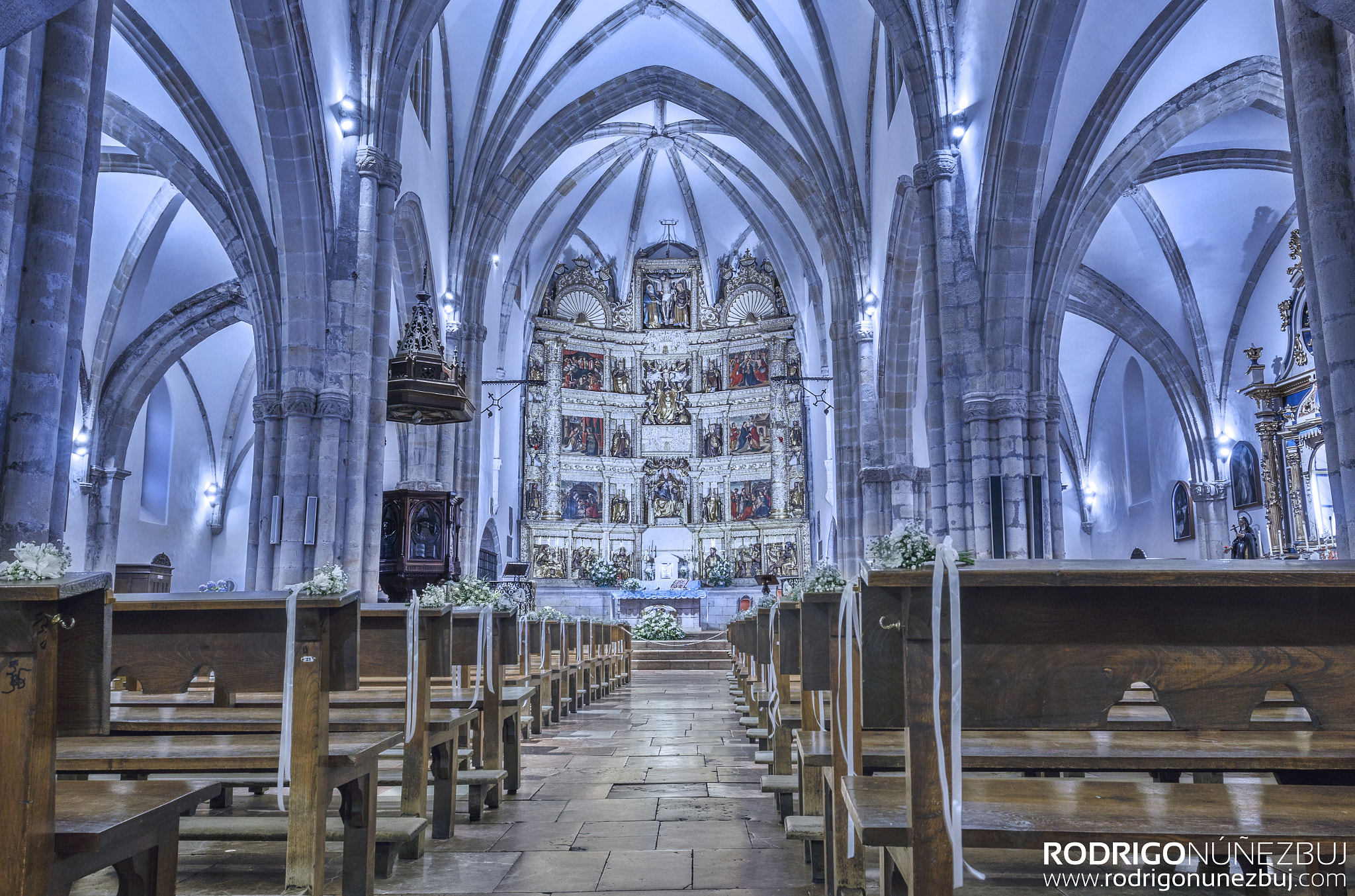 Canon EOS 70D + Canon EF 16-35mm F4L IS USM sample photo. Y santa maría se engalanó de flores... photography