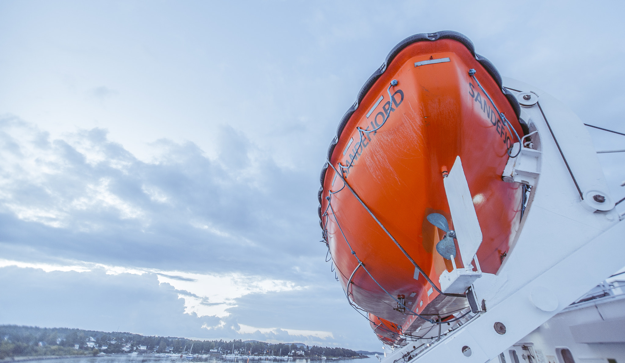 Sigma 10-20mm F3.5 EX DC HSM sample photo. The helpboat photography