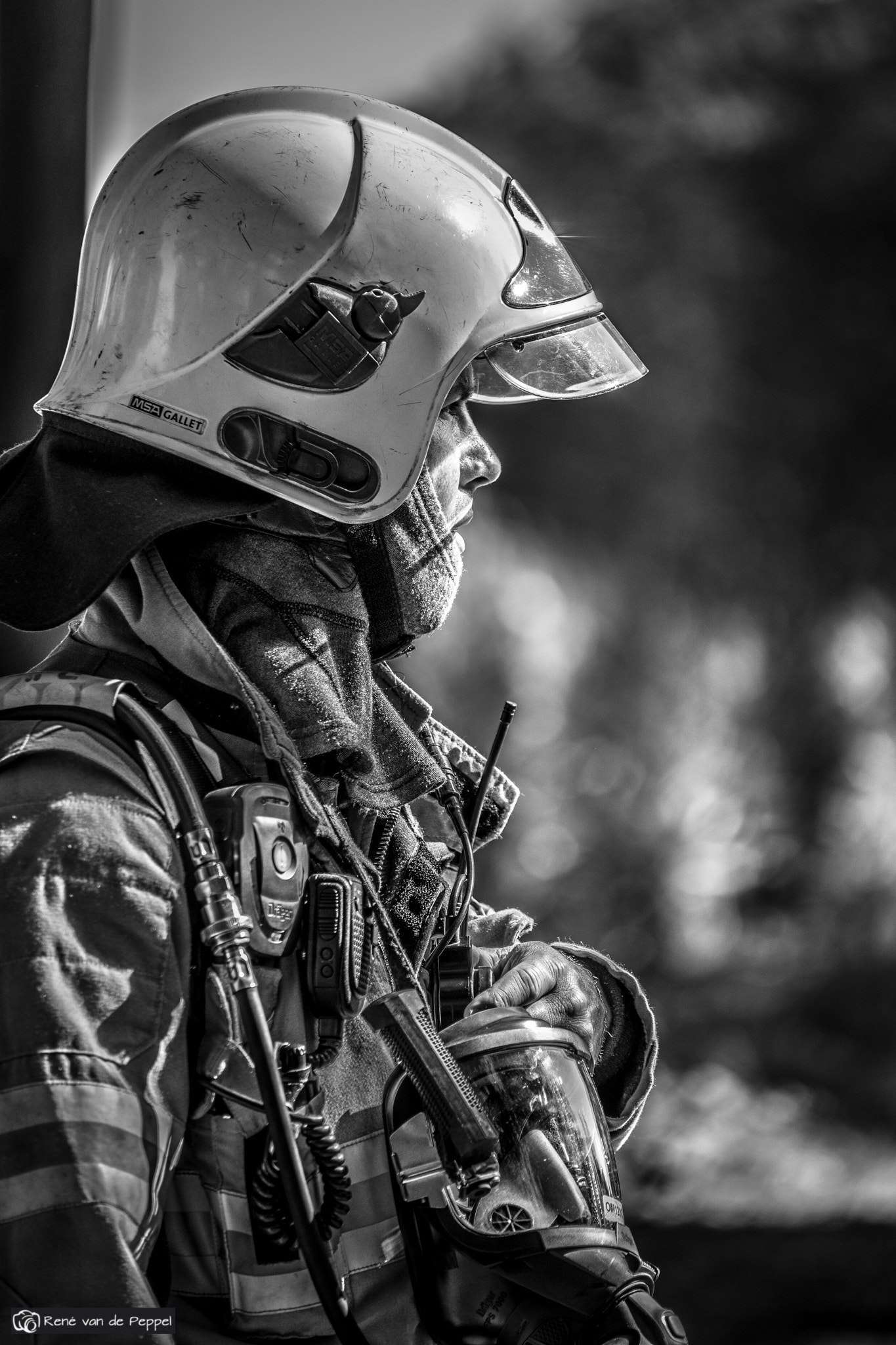 Samsung NX1 + NX 50-150mm F2.8 S sample photo. Dutch fireman photography