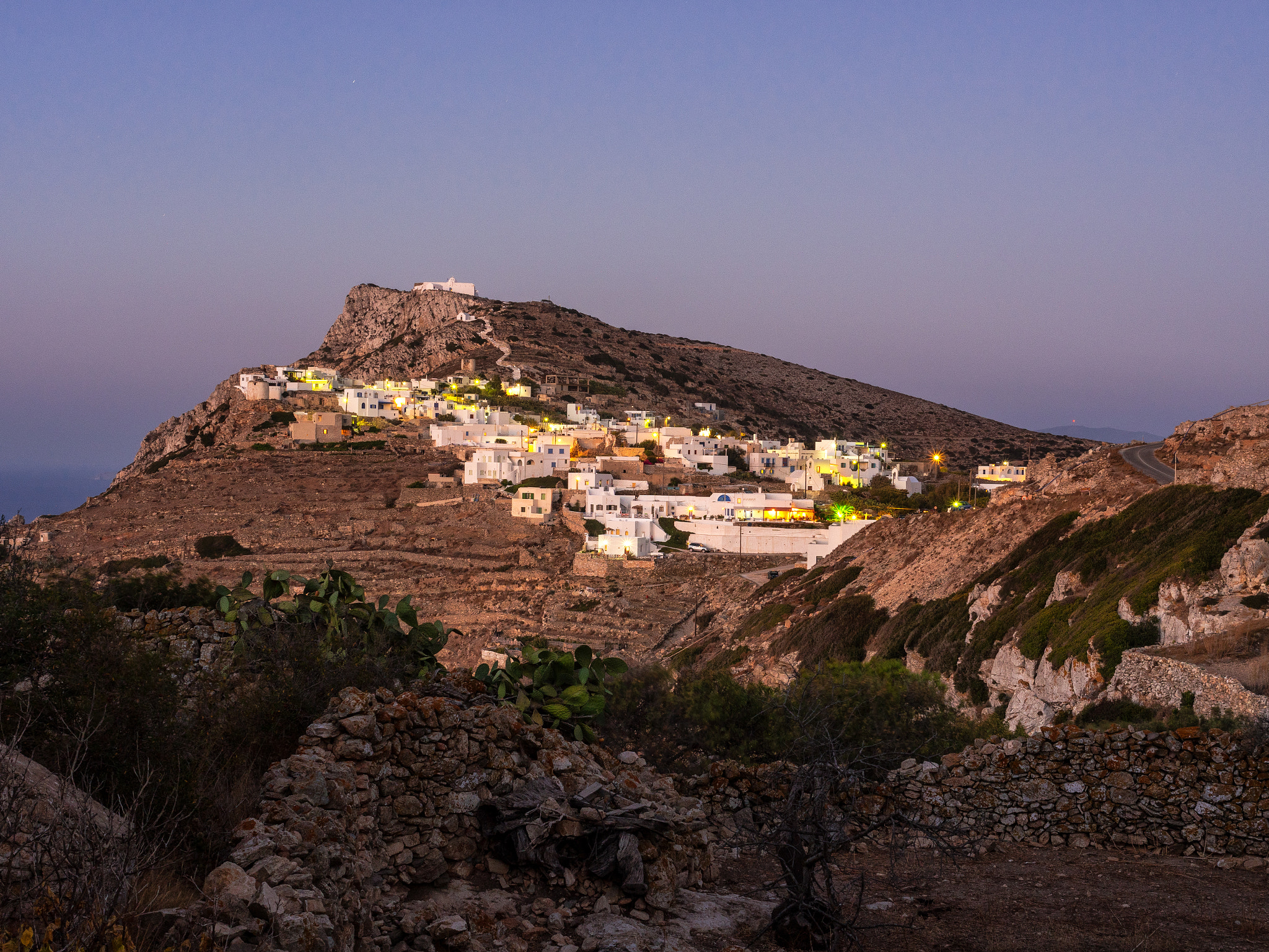 Panasonic Lumix DMC-GX8 + Panasonic Leica DG Summilux 25mm F1.4 II ASPH sample photo. Kastro; sikinos, cyclades photography