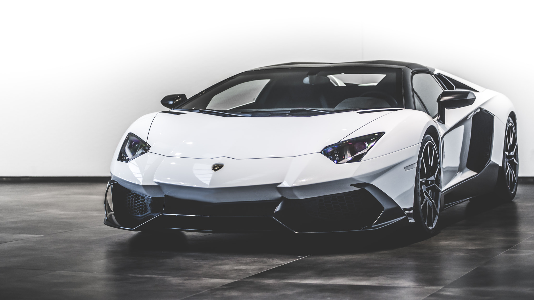 AF Zoom-Nikkor 80-200mm f/2.8 ED sample photo. Lamborghini aventador photography