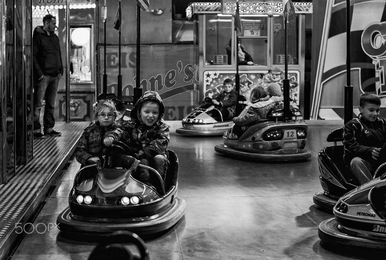 Summicron-M 50mm f/2 (IV, V) sample photo. Not amused at his riding style... photography