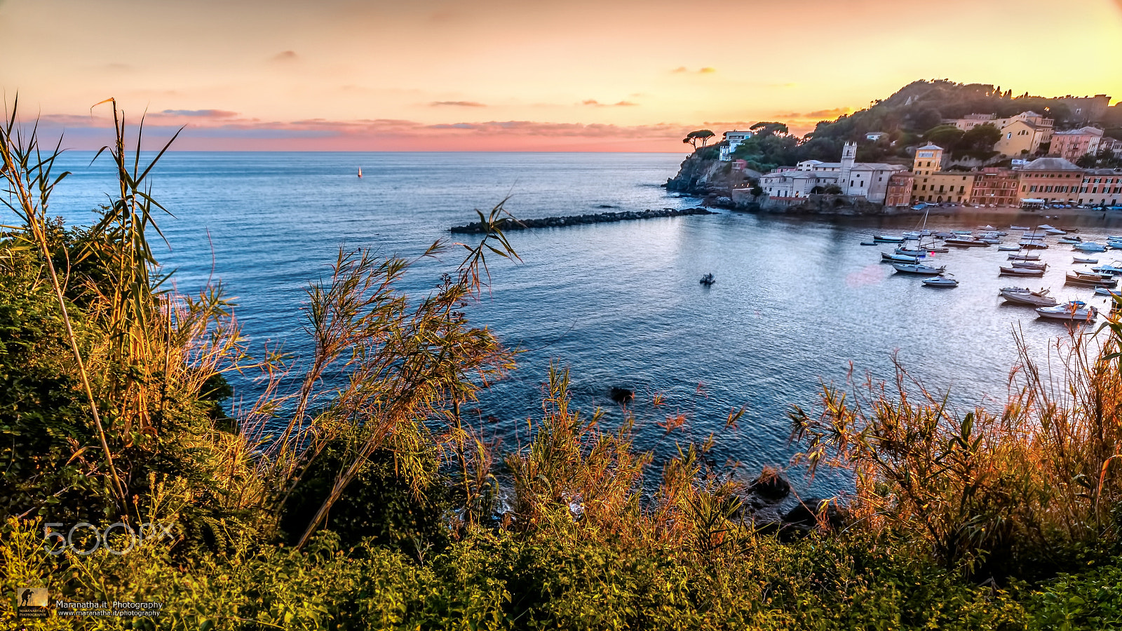Canon EOS 70D + Sigma 12-24mm F4.5-5.6 EX DG Aspherical HSM sample photo. East bay at sunset - sestri levante photography