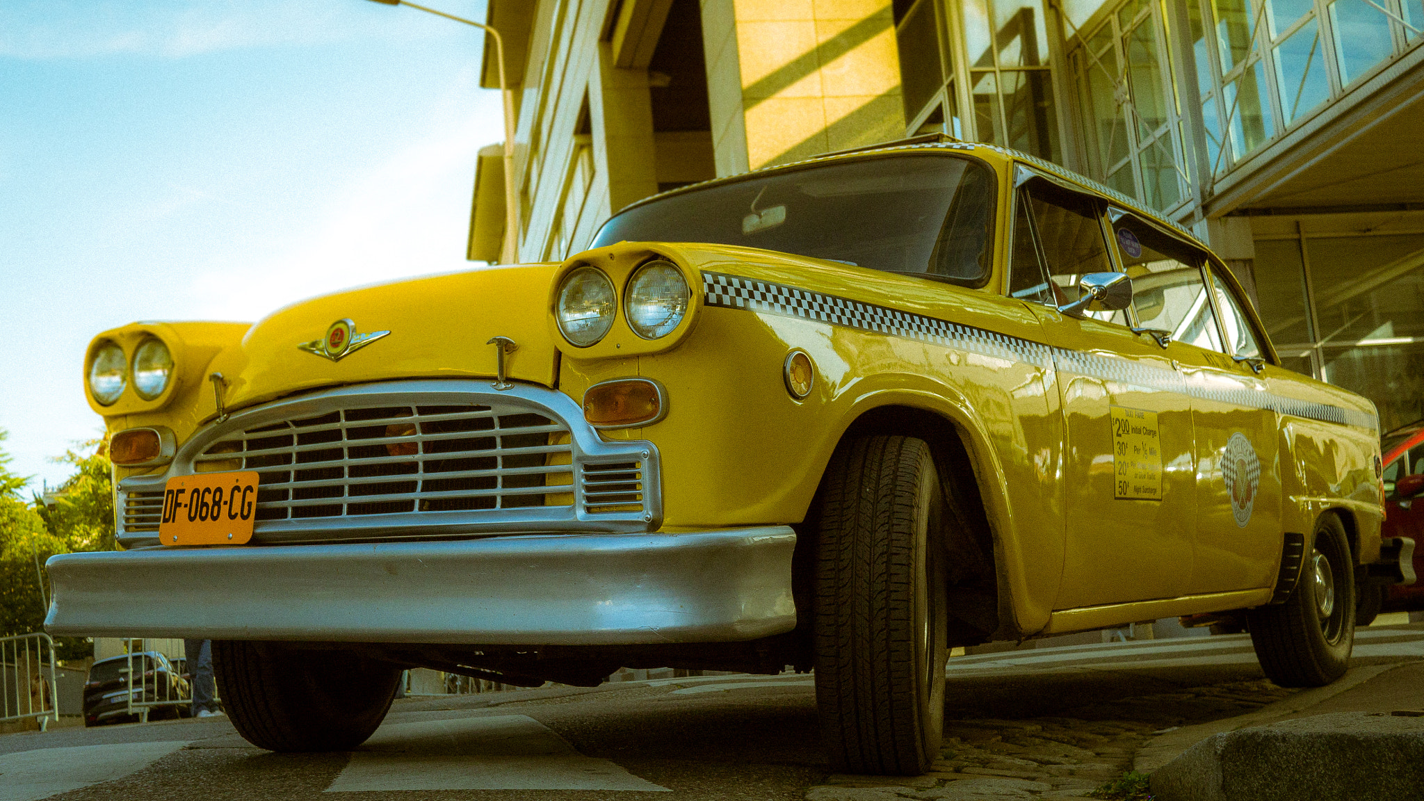 Panasonic Lumix DMC-GH3 + Panasonic Lumix G 20mm F1.7 ASPH sample photo. Taxi driver photography