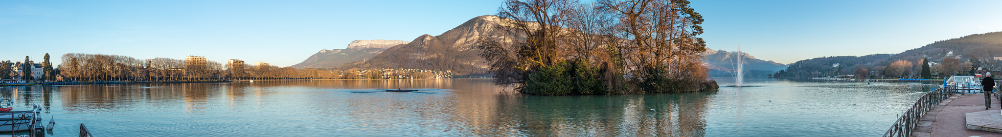 Panasonic Lumix DMC-GH3 + Panasonic Lumix G 20mm F1.7 ASPH sample photo. Lac d'annecy photography