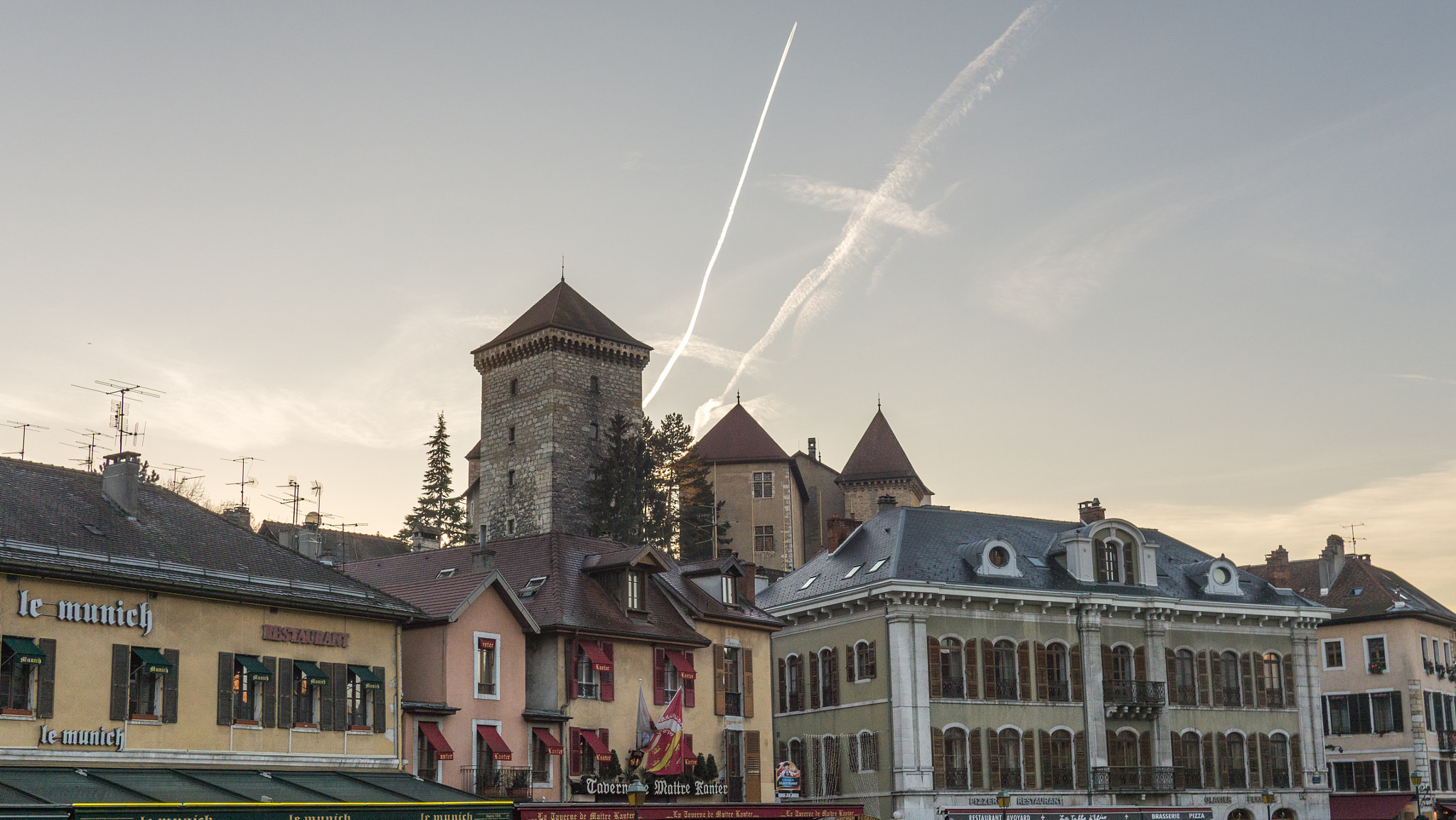 Panasonic Lumix DMC-GH3 sample photo. Chateau fort d'annecy photography